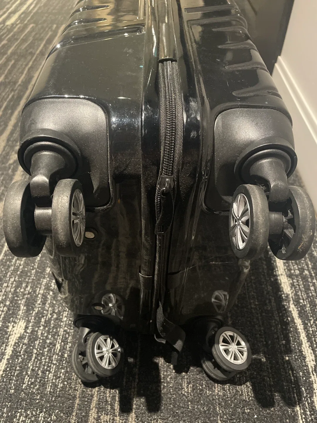 ***Please Read***Carry-on Luggage image indicator(3)