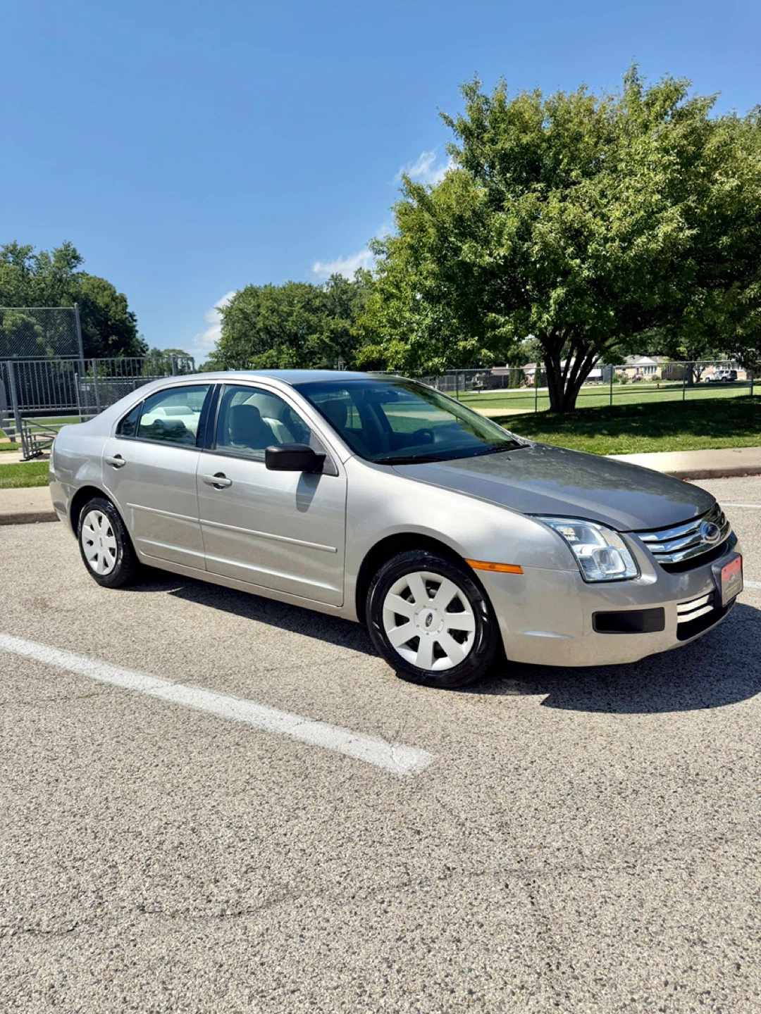 Ford Fusion Sedan - Silver
