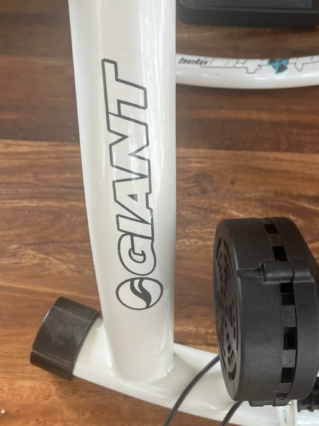 Giant Cyclotron Fluid ST Trainer image indicator(8)