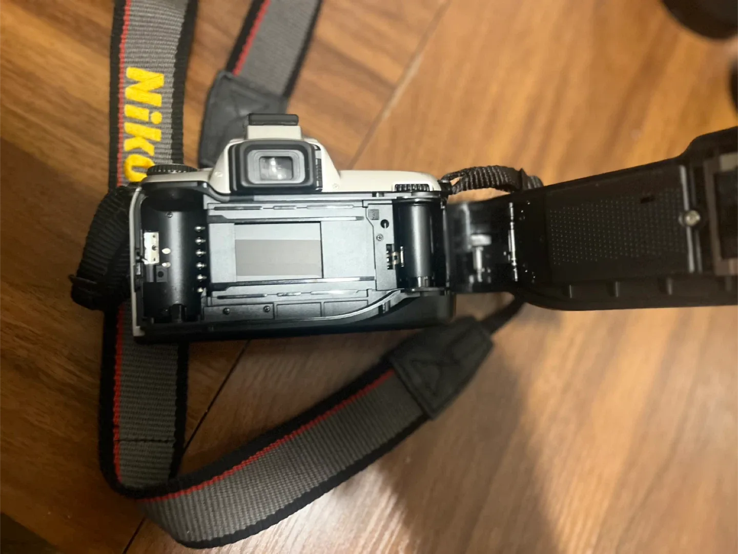 Nikon F Camera & Zoom-NIKKOR-C Auto Lens image indicator(8)