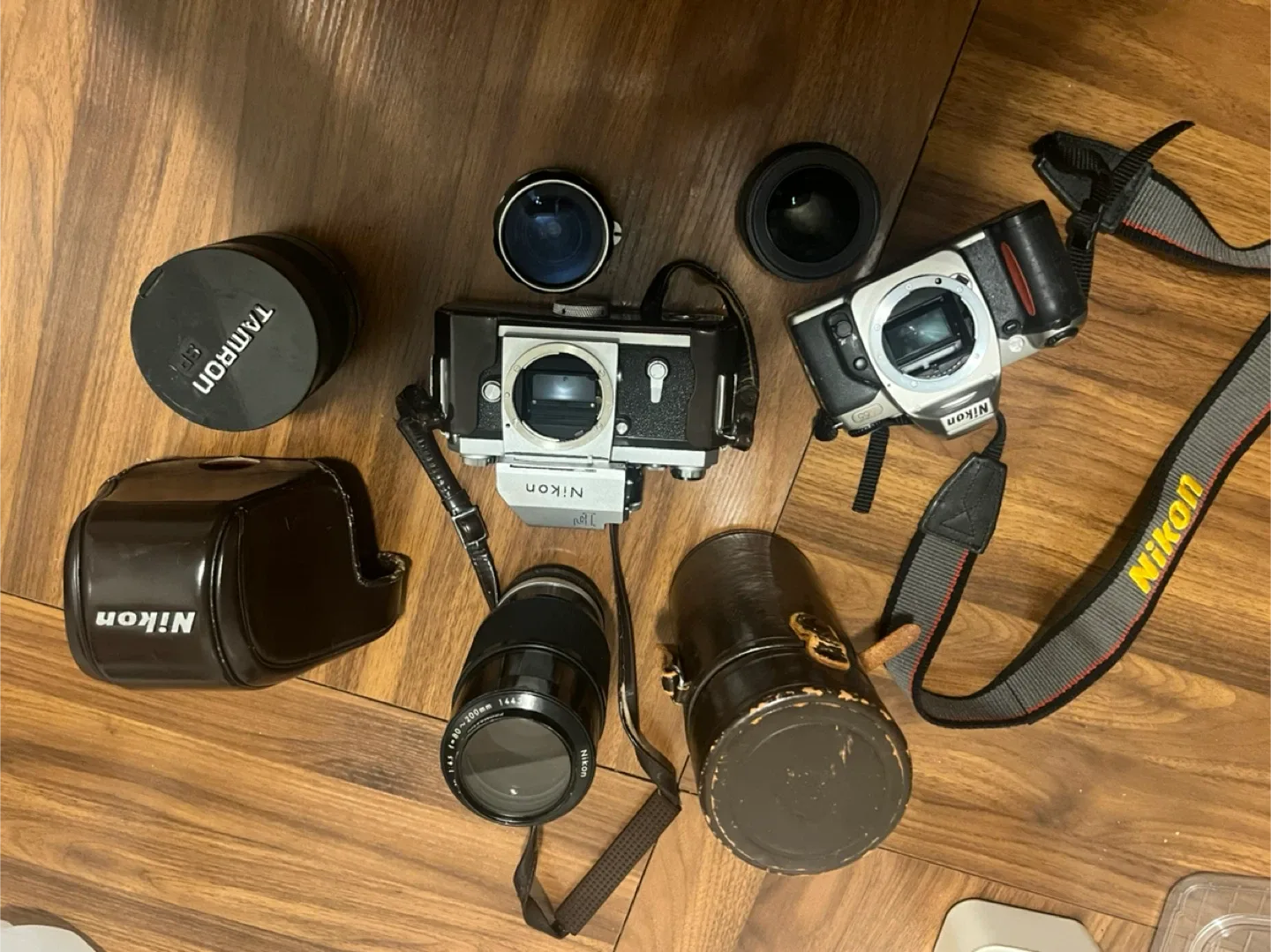 Nikon F Camera & Zoom-NIKKOR-C Auto Lens image indicator(2)