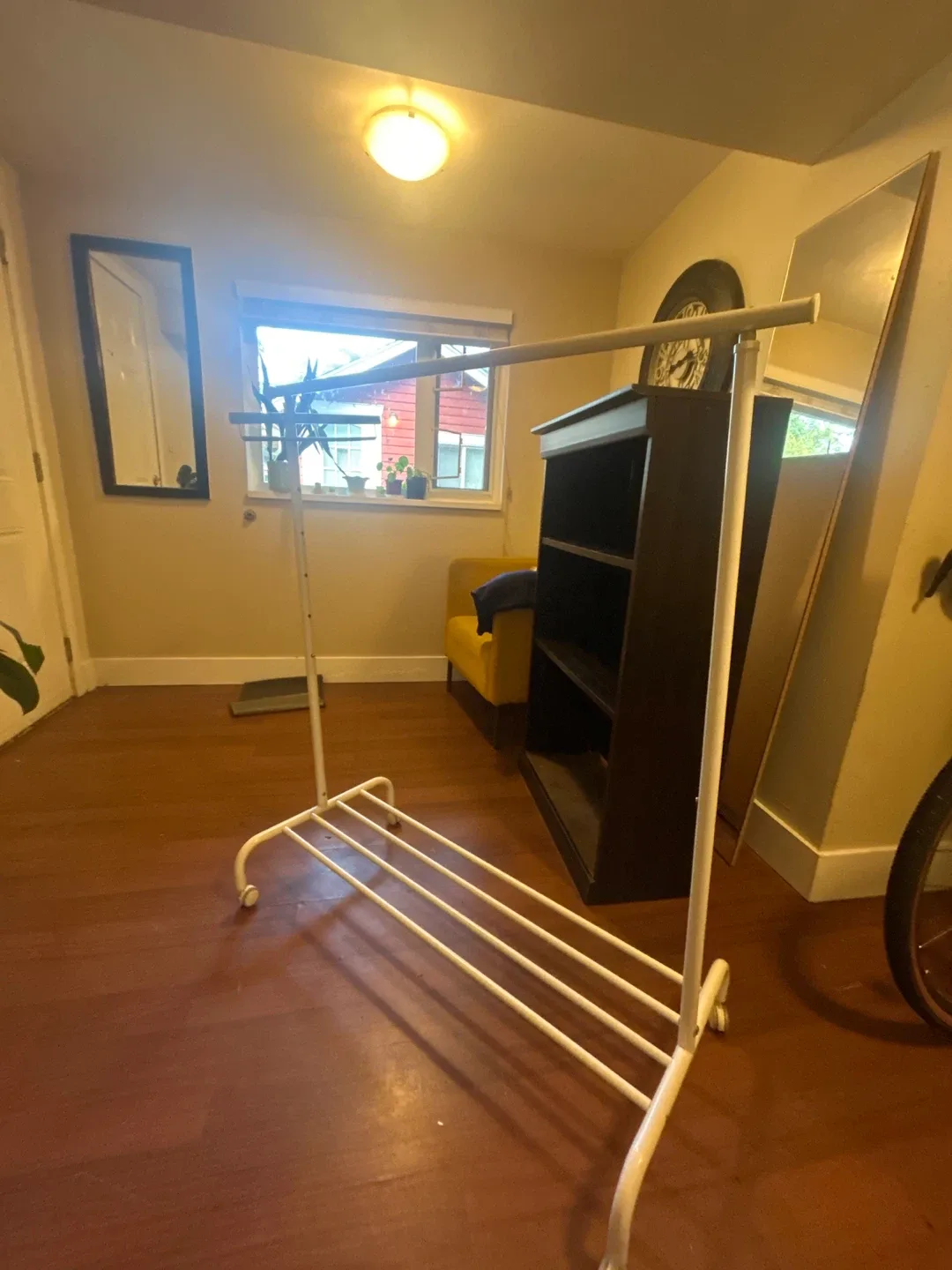 Rolling Garment Rack - White image indicator(2)