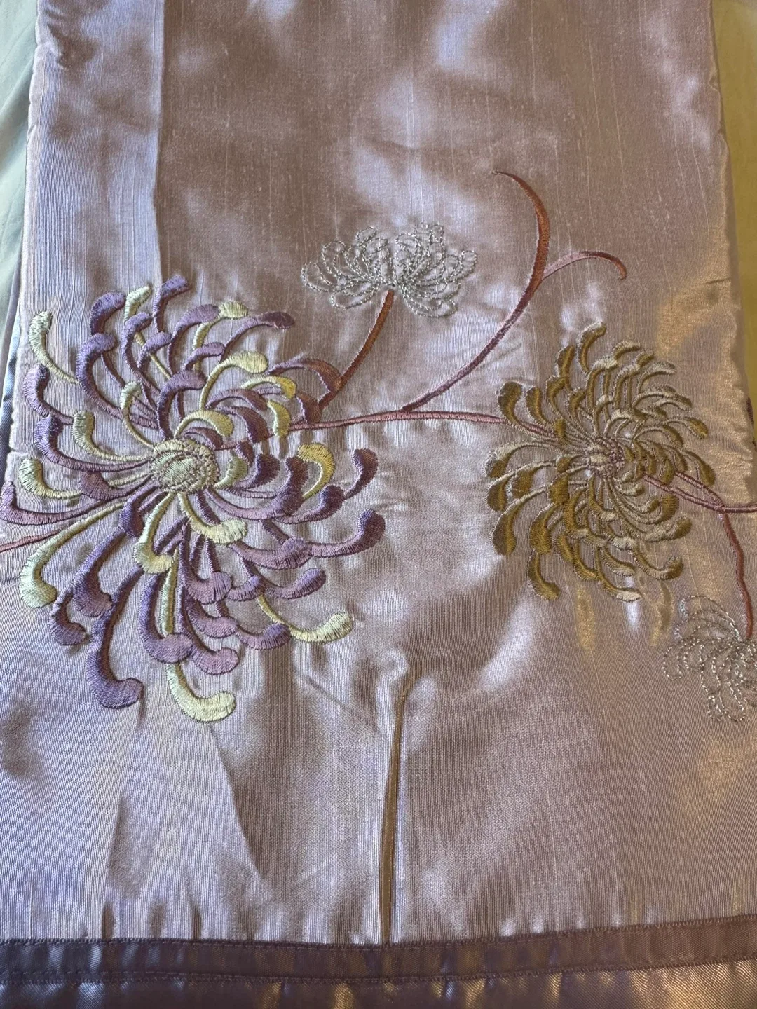 Floral Embroidered duvet cover 200x200cm image indicator(2)