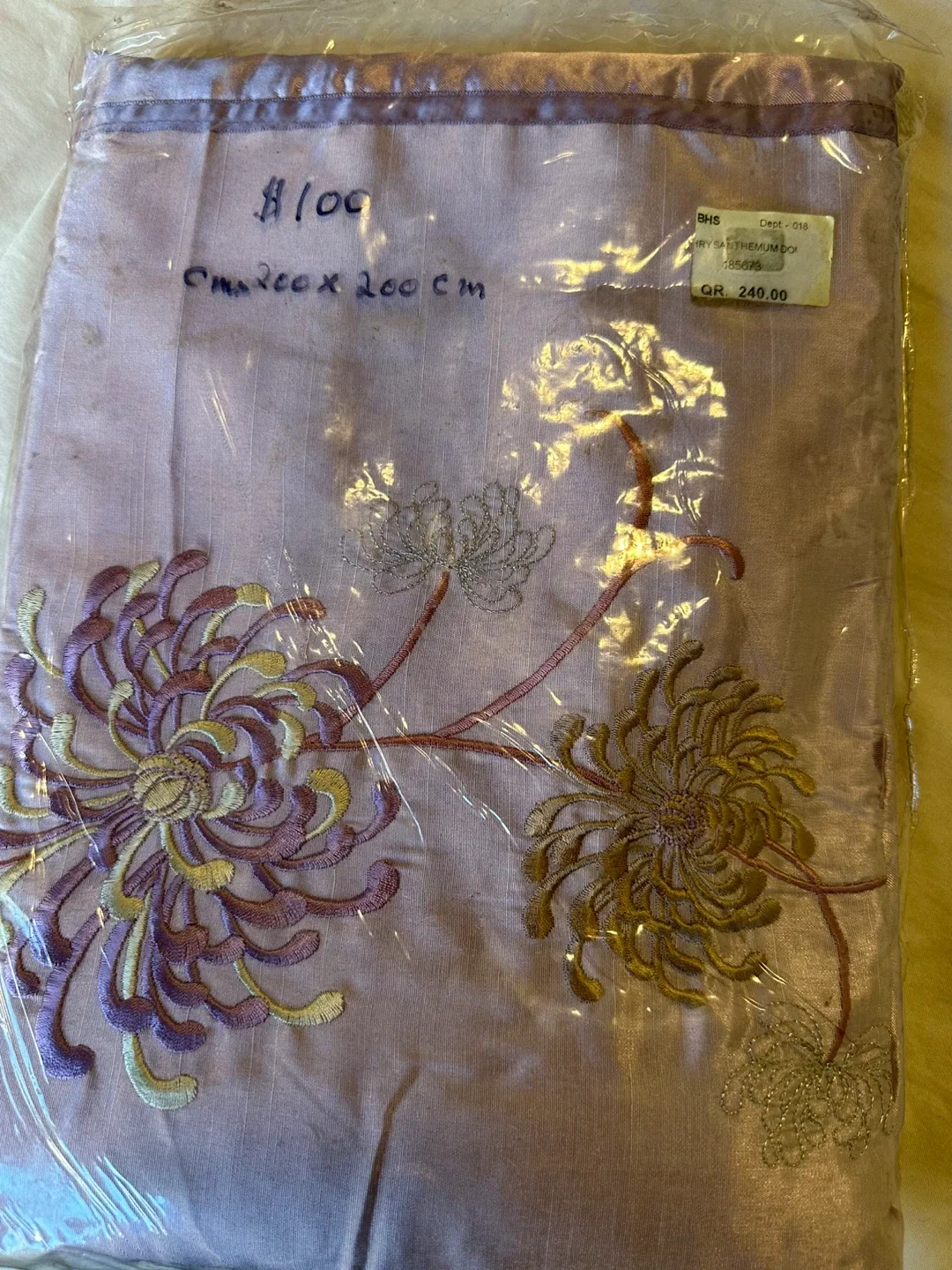 Floral Embroidered duvet cover 200x200cm image indicator(4)