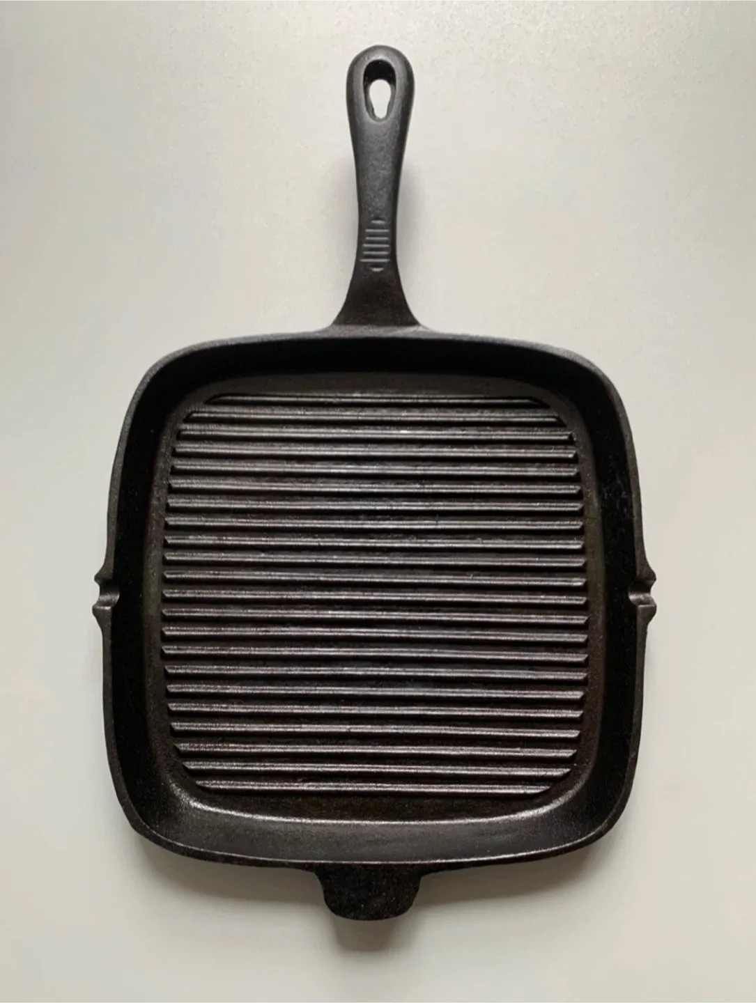 Cast Iron Grill Pan, Set of new pot holders & Skewers image indicator(2)