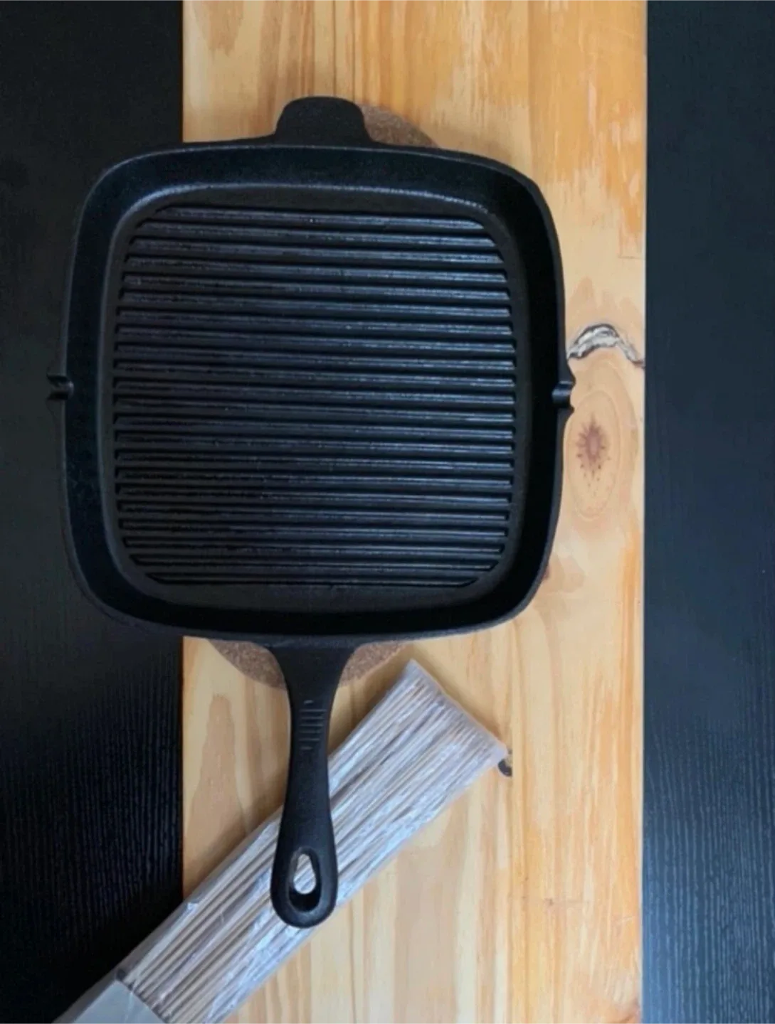 Cast Iron Grill Pan, Set of new pot holders & Skewers image indicator(4)