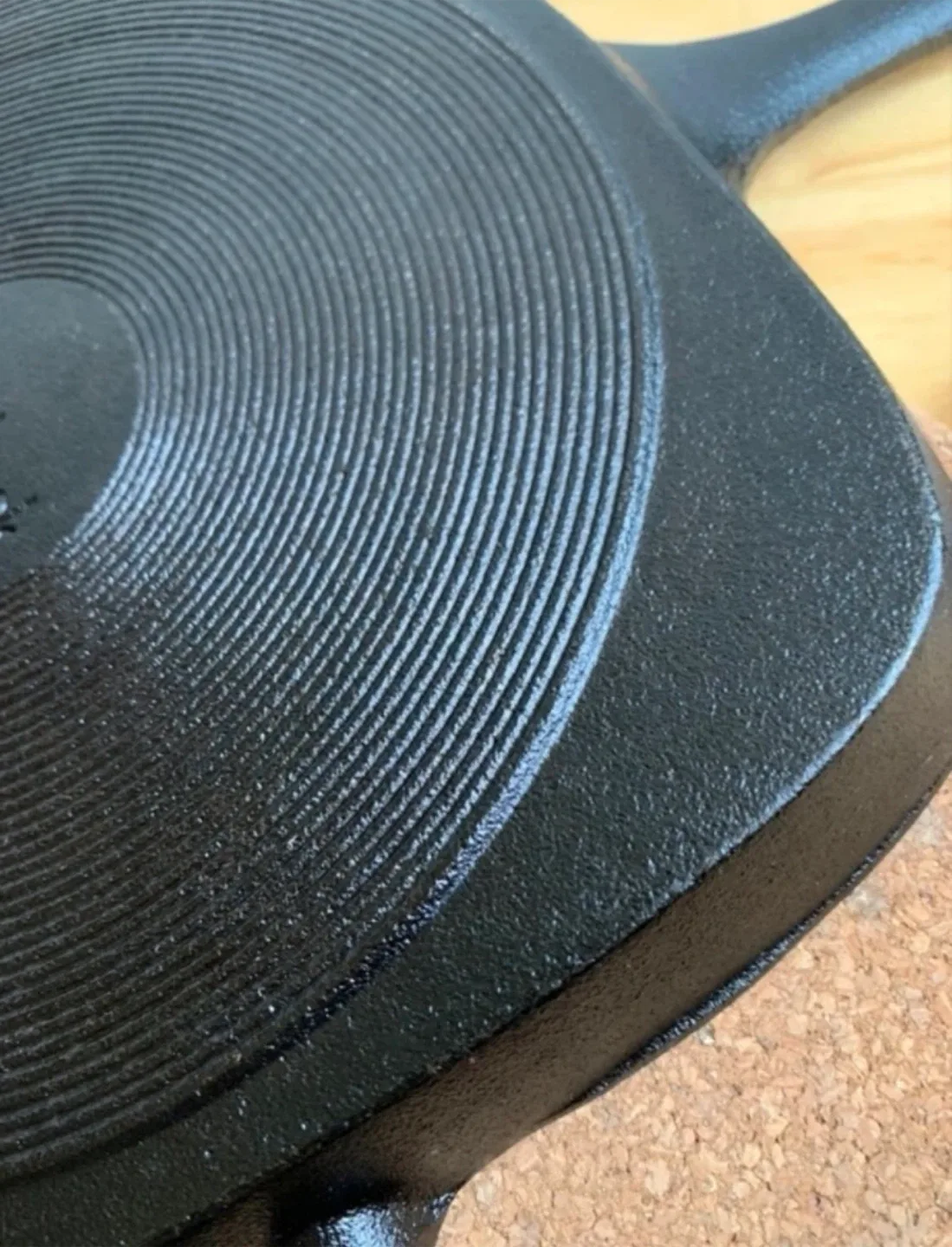 Cast Iron Grill Pan, Set of new pot holders & Skewers image indicator(8)