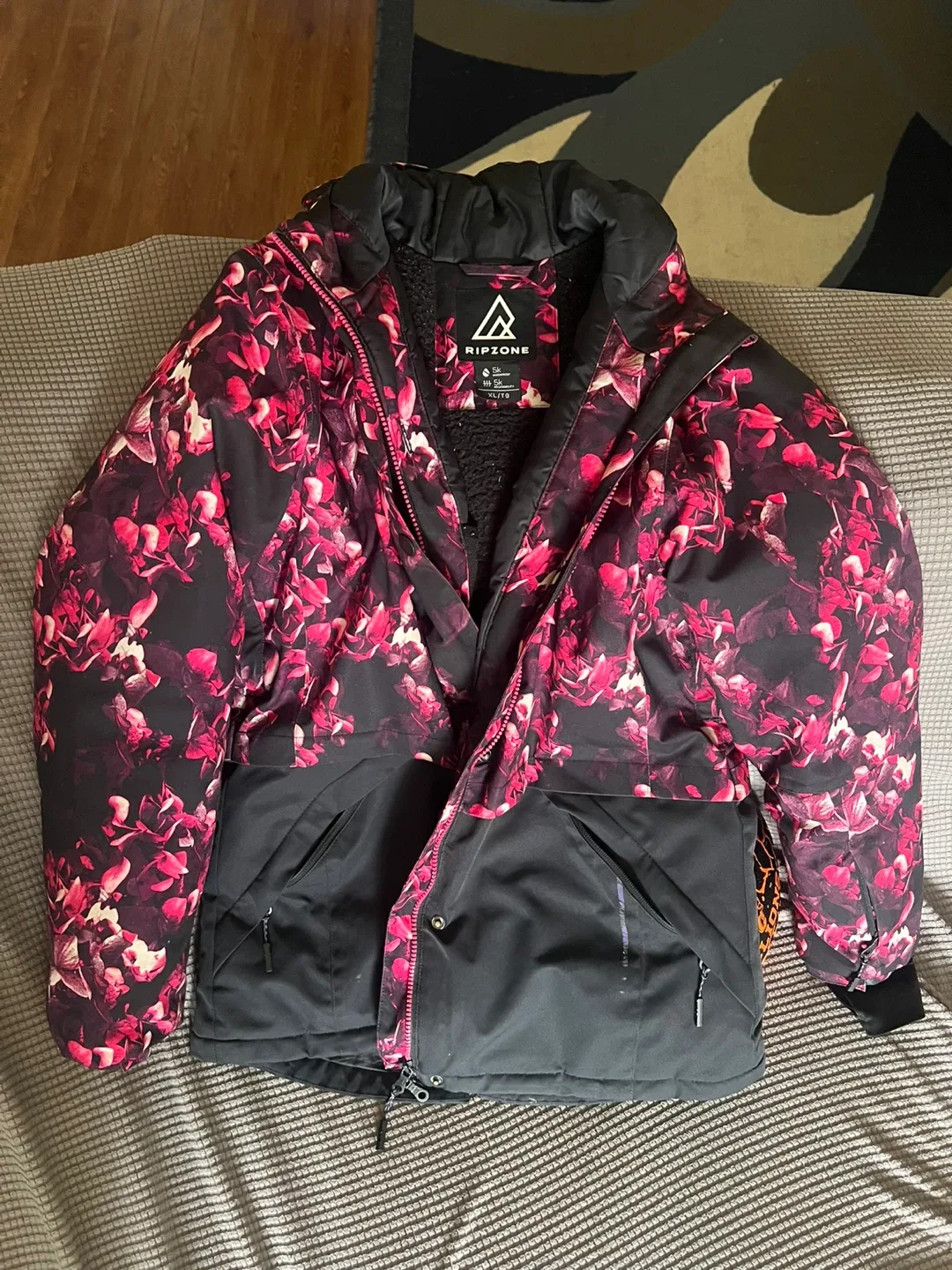 Ripzone XL/TG Floral Snowboard Jacket thumbnail