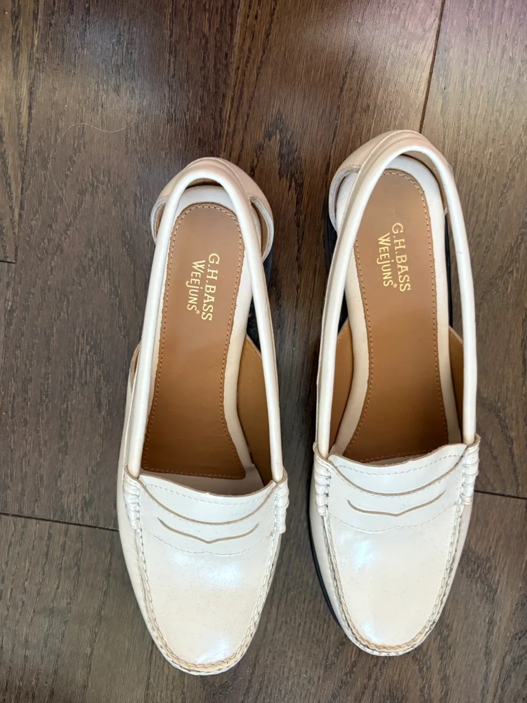 Brand new Bass Weejuns 9.5 winter white  Leather Loafers thumbnail