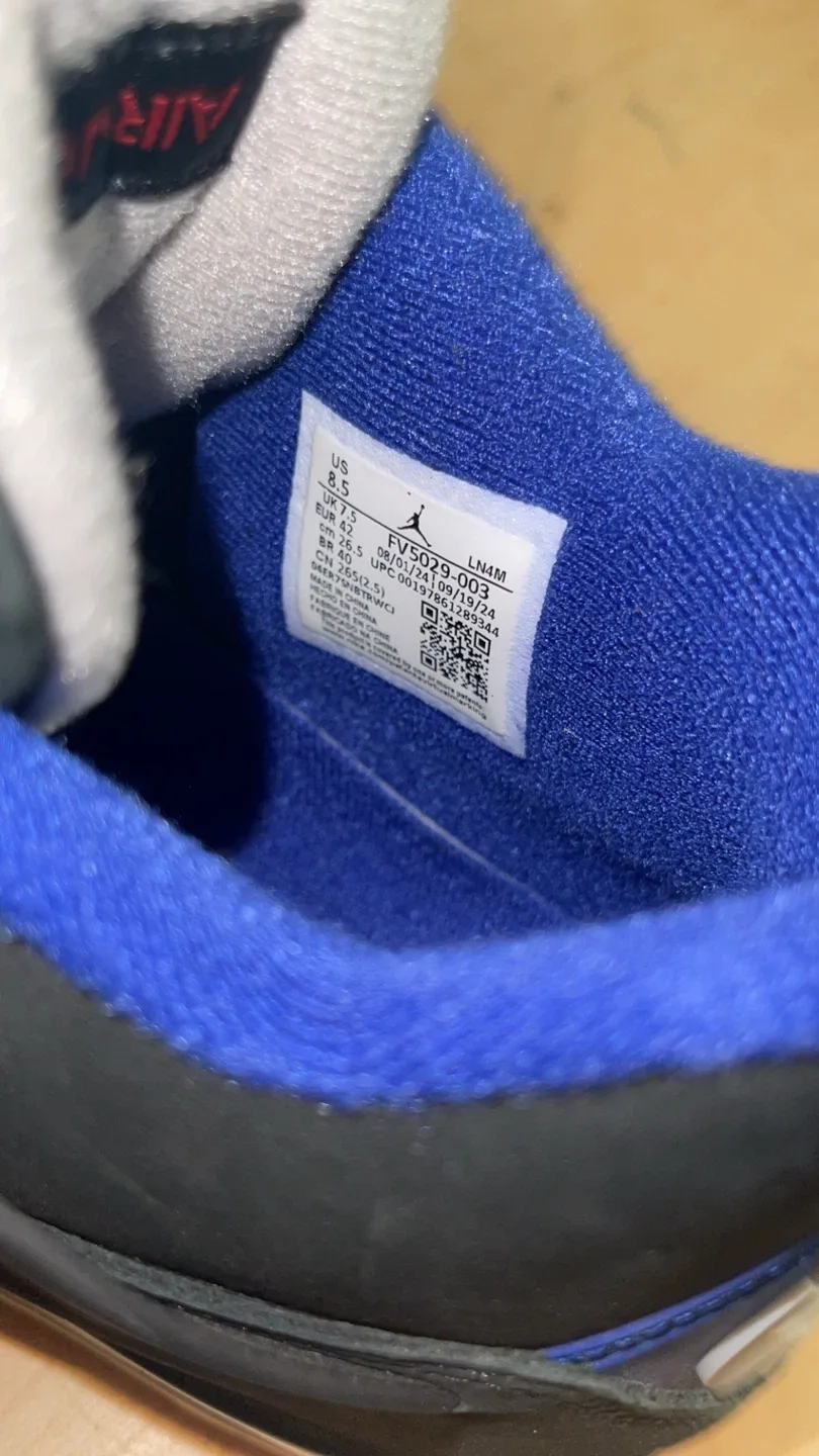 Air Jordan 4 Retro Rare Air image indicator(4)