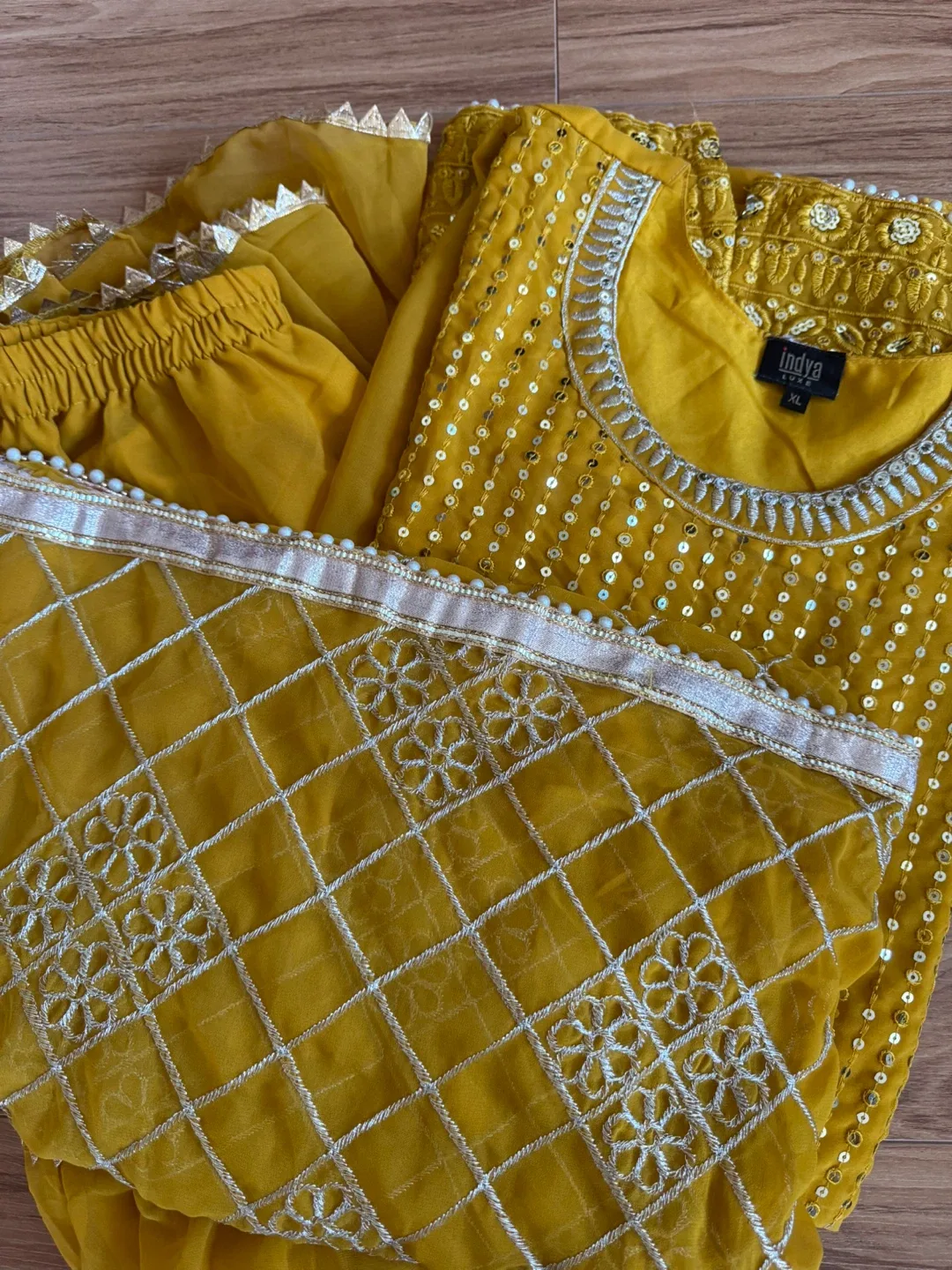 Woman’s Kurta Set 💰Price Negotiable! WORN ONCE ONLY  Size: XL 🪔 image indicator(2)