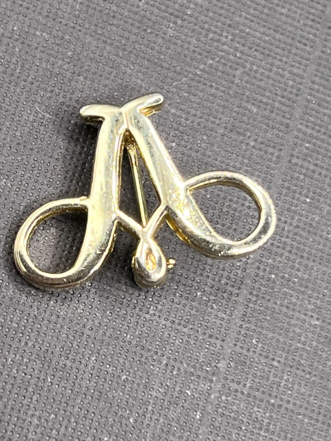 Vintage Avon  Brooches set of 4 image indicator(4)