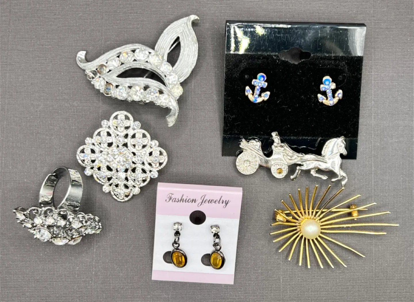 Assorted vintage Jewellery Lot thumbnail