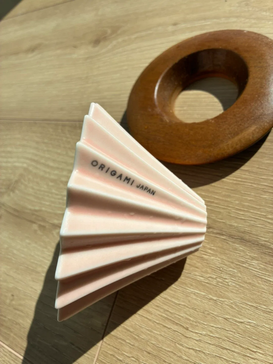 Origami Japan Pink Ceramic Coffee Dripper thumbnail