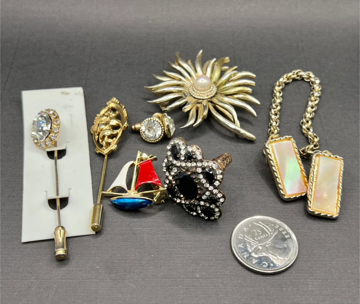 Vintage Gold Tone Brooches & Pins image indicator(2)