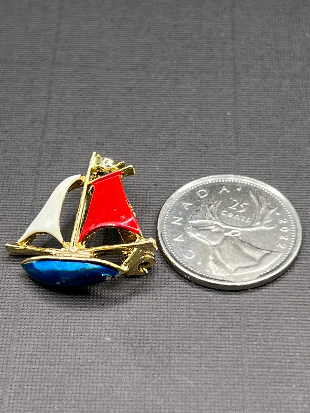 Vintage Gold Tone Brooches & Pins image indicator(6)