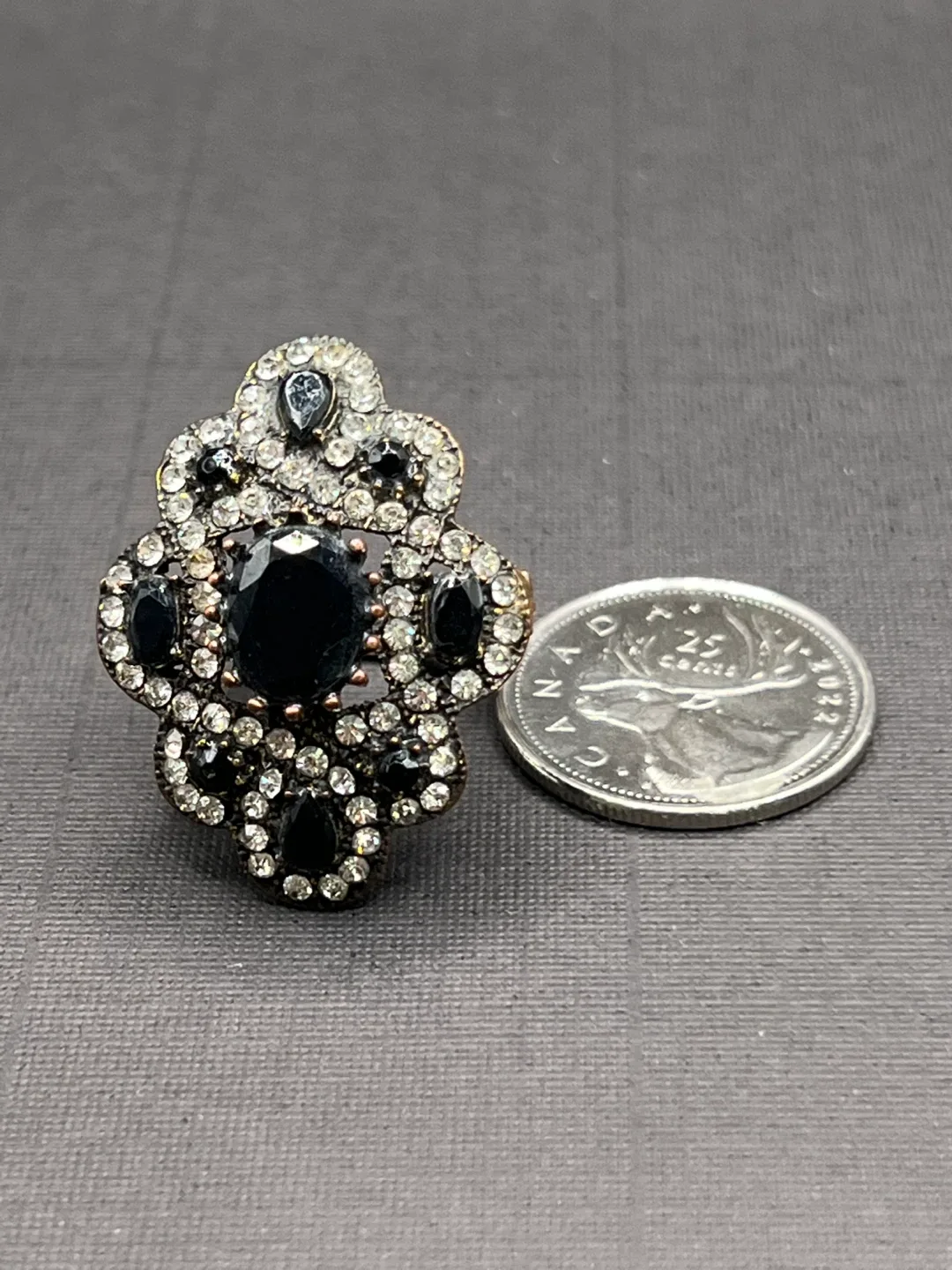 Vintage Gold Tone Brooches & Pins image indicator(7)