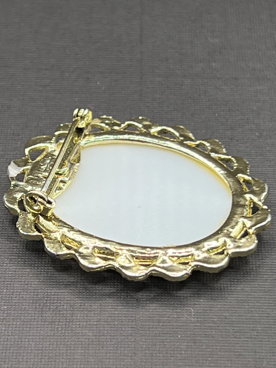Vintage Brooch by Fragonard courting couple - photo 4