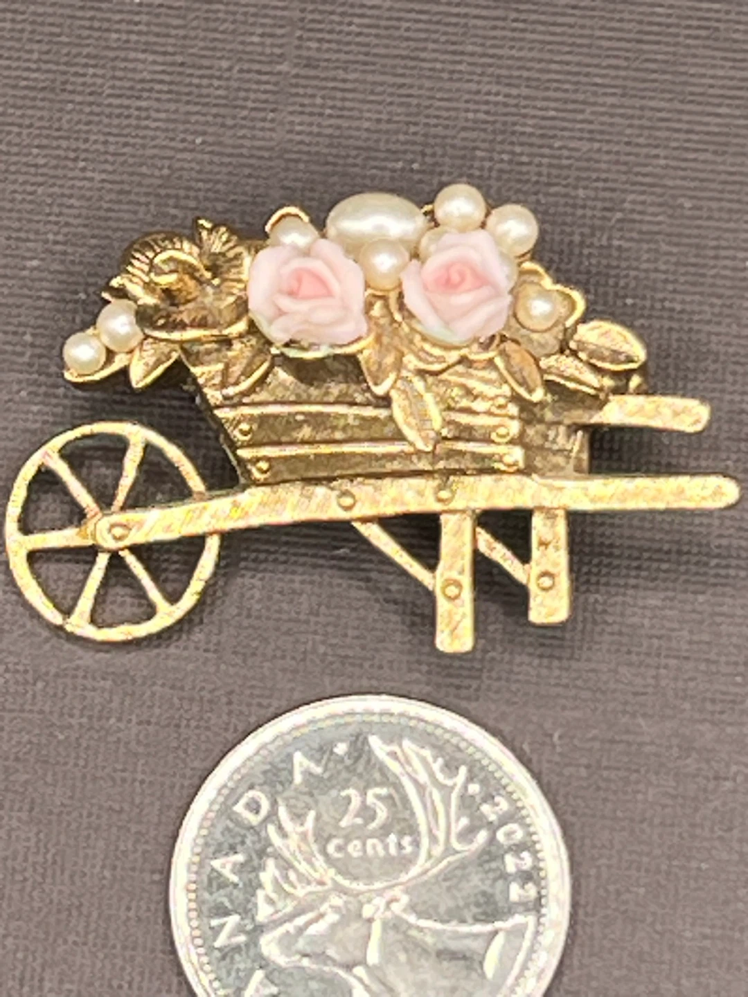 Vintage Wheelbarrow & Pea Pod Brooch Lot - photo 5