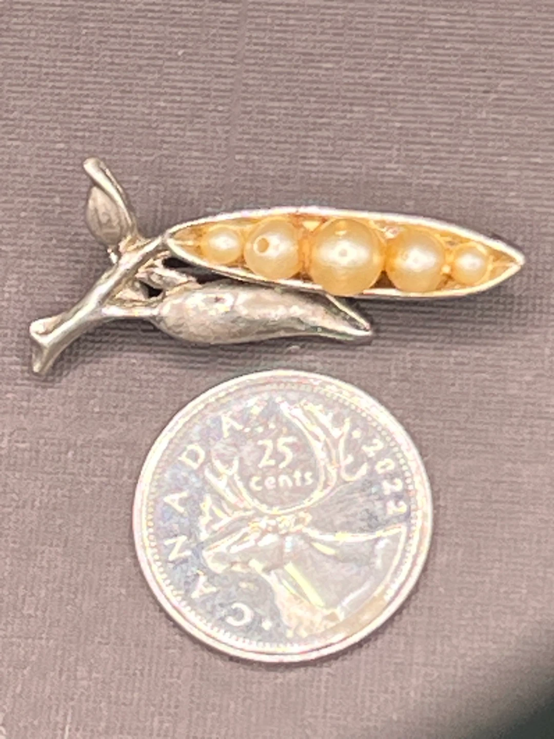 Vintage Wheelbarrow & Pea Pod Brooch Lot - photo 4