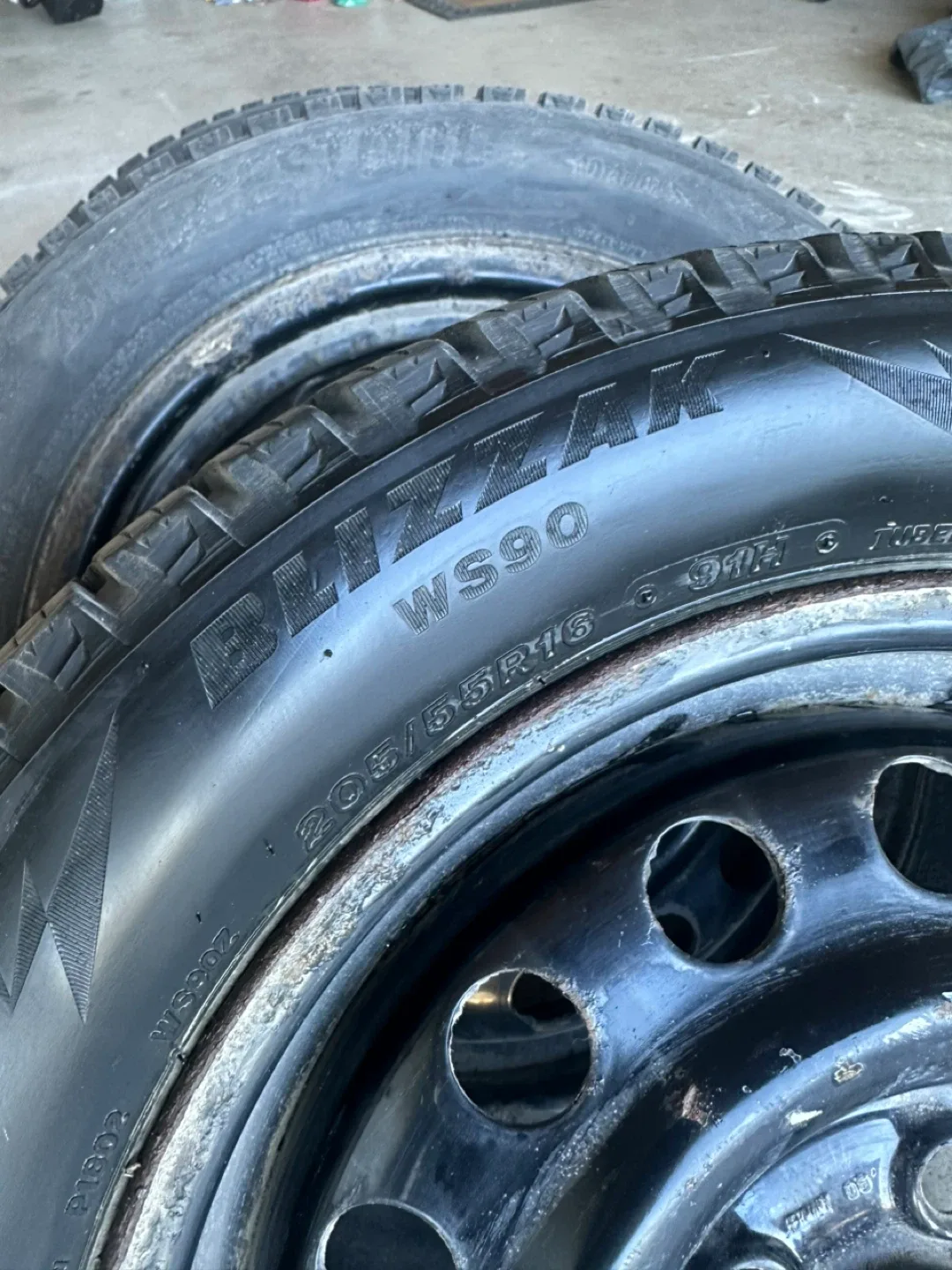 Bridgestone Blizzak WS90 205/55R16 Winter Tires image indicator(3)