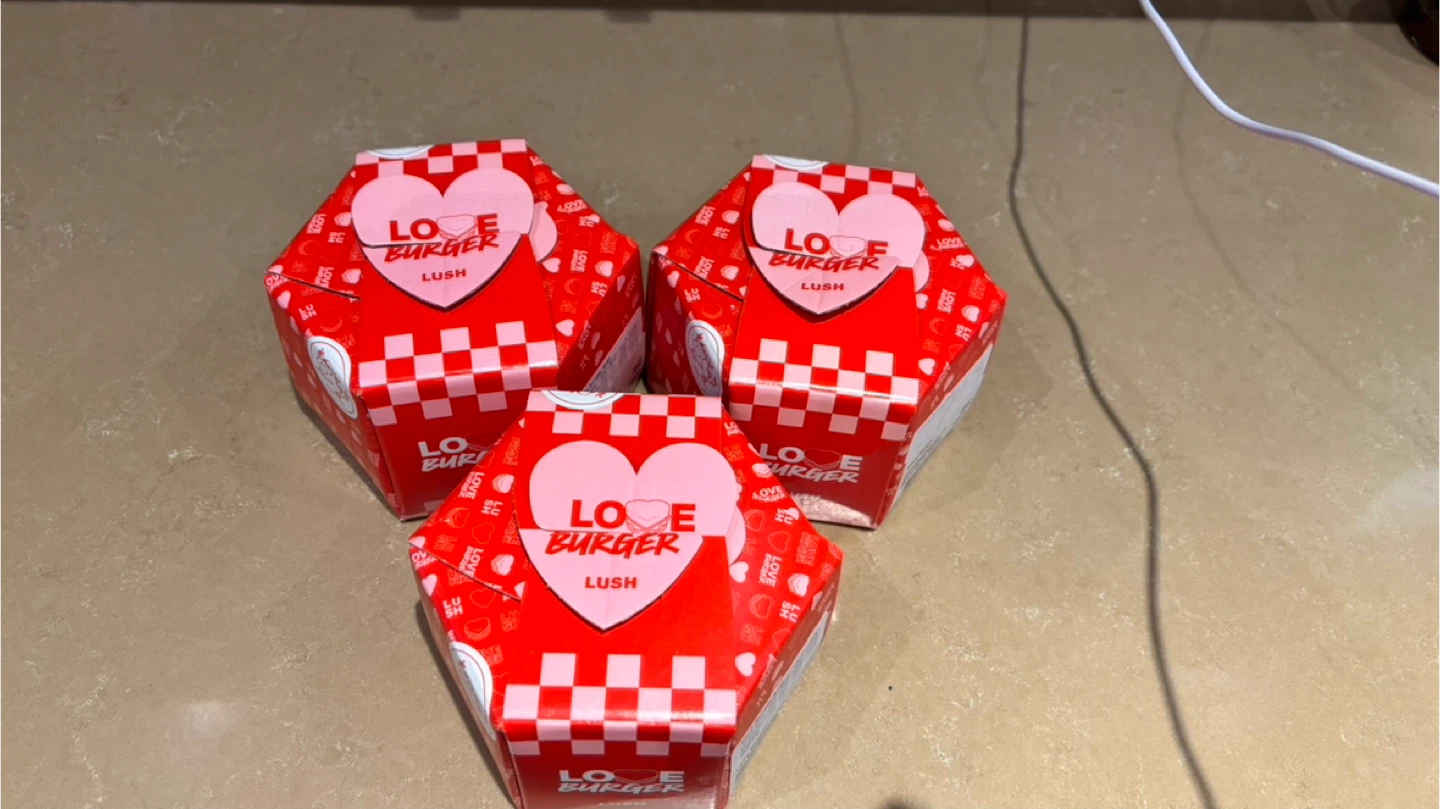 Lush Love Burger Bath Set