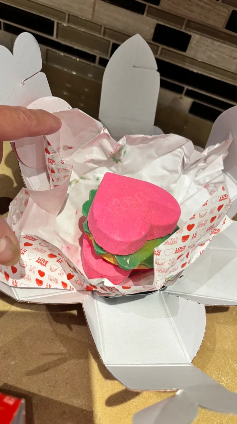 Lush Love Burger Bath Set image indicator(6)