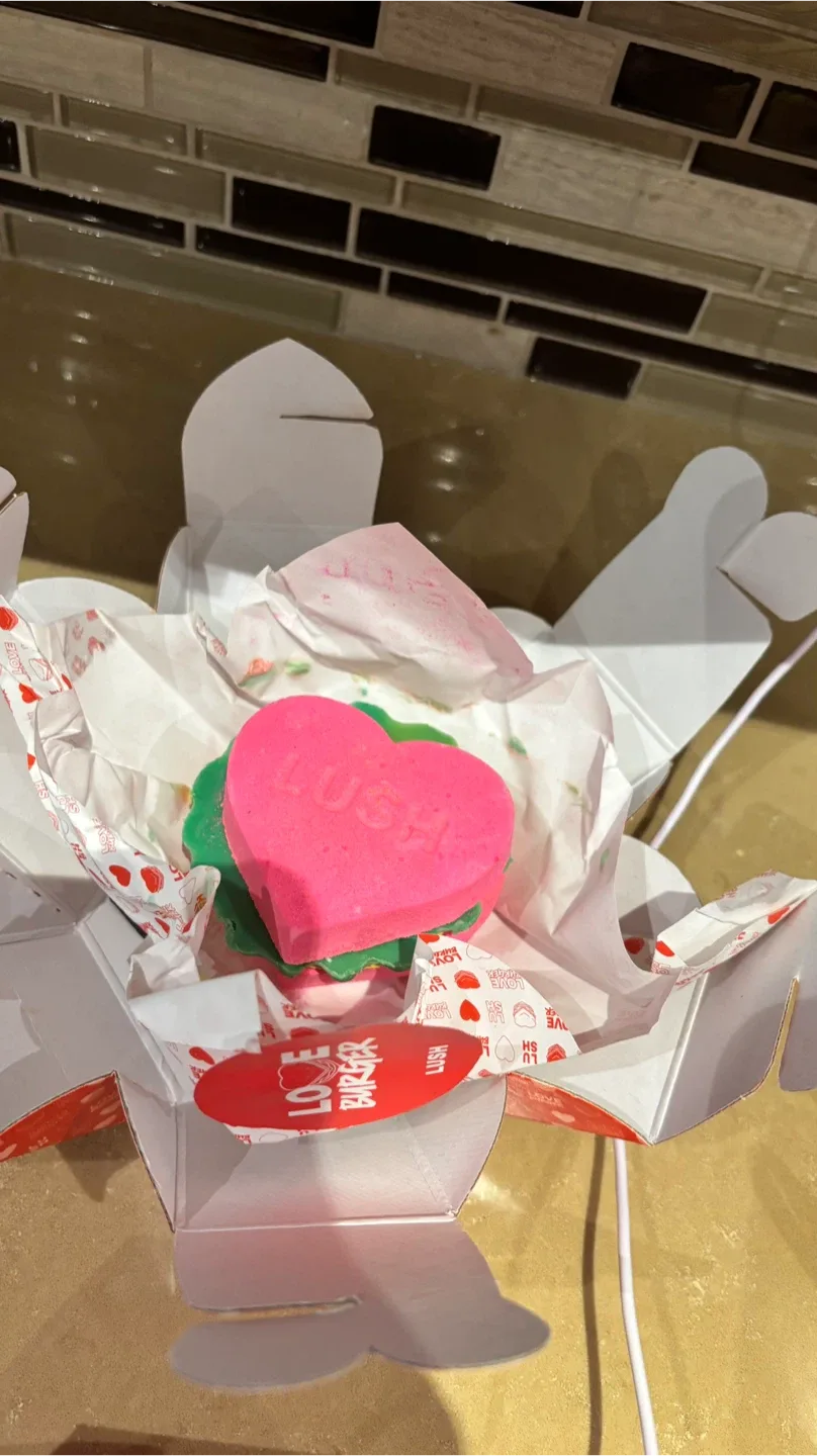 Lush Love Burger Bath Set image indicator(7)