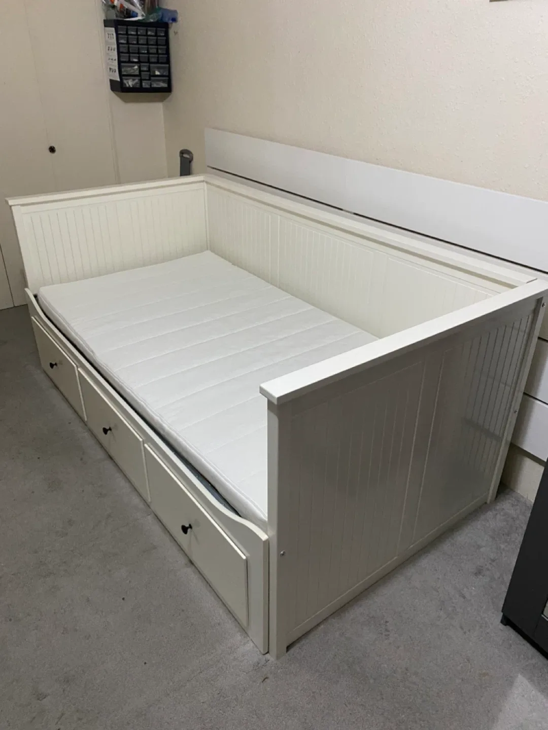 IKEA Hemnes Daybed with 3 one mattress image indicator(2)