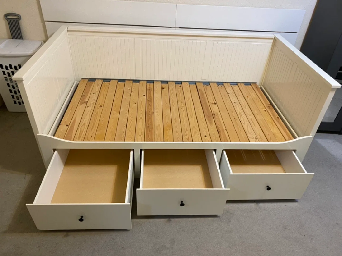 IKEA Hemnes Daybed with 3 one mattress image indicator(7)