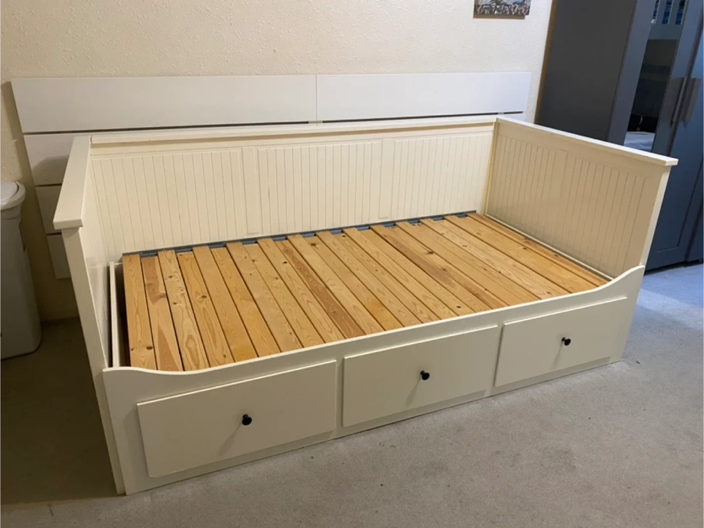 IKEA Hemnes Daybed with 3 one mattress image indicator(10)