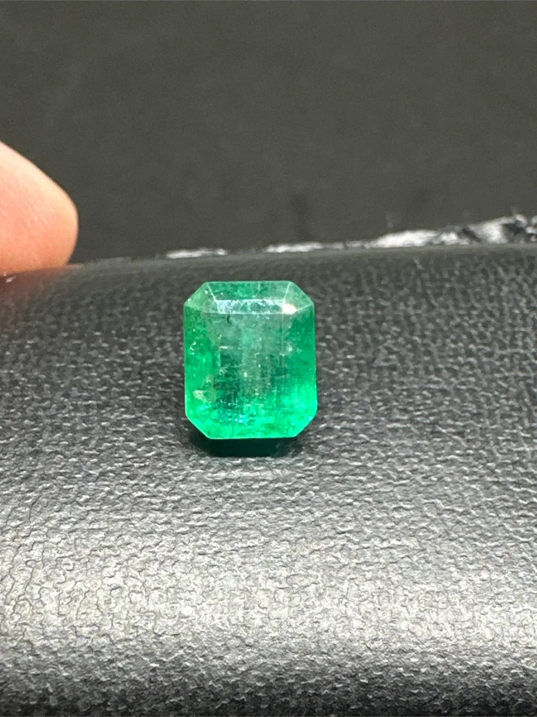 Beautiful Zambian emerald Loose Stone 3.23 Carat image indicator(5)