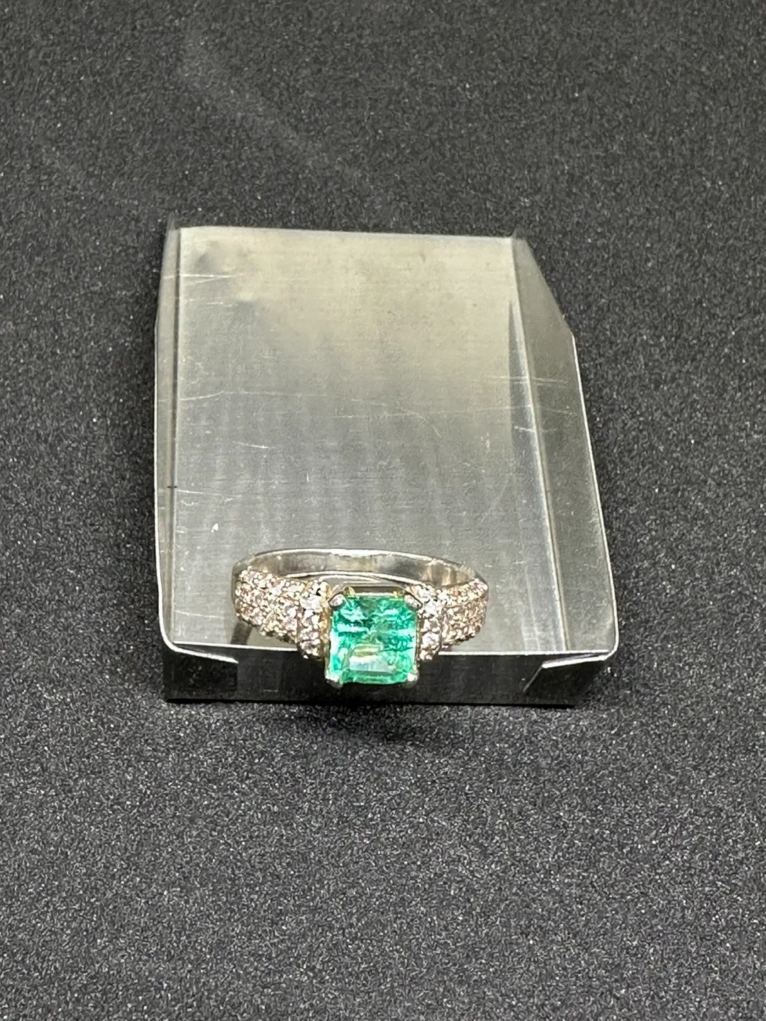 Columbian Emerald ring for Unisex sterling silver 925 image indicator(5)