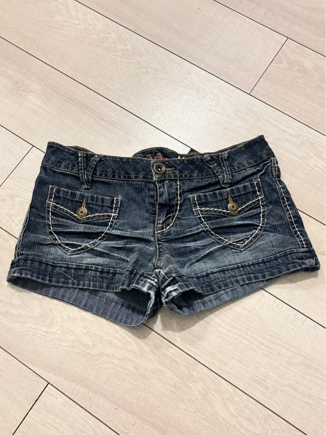 Y2k Low rise jean shorts thumbnail