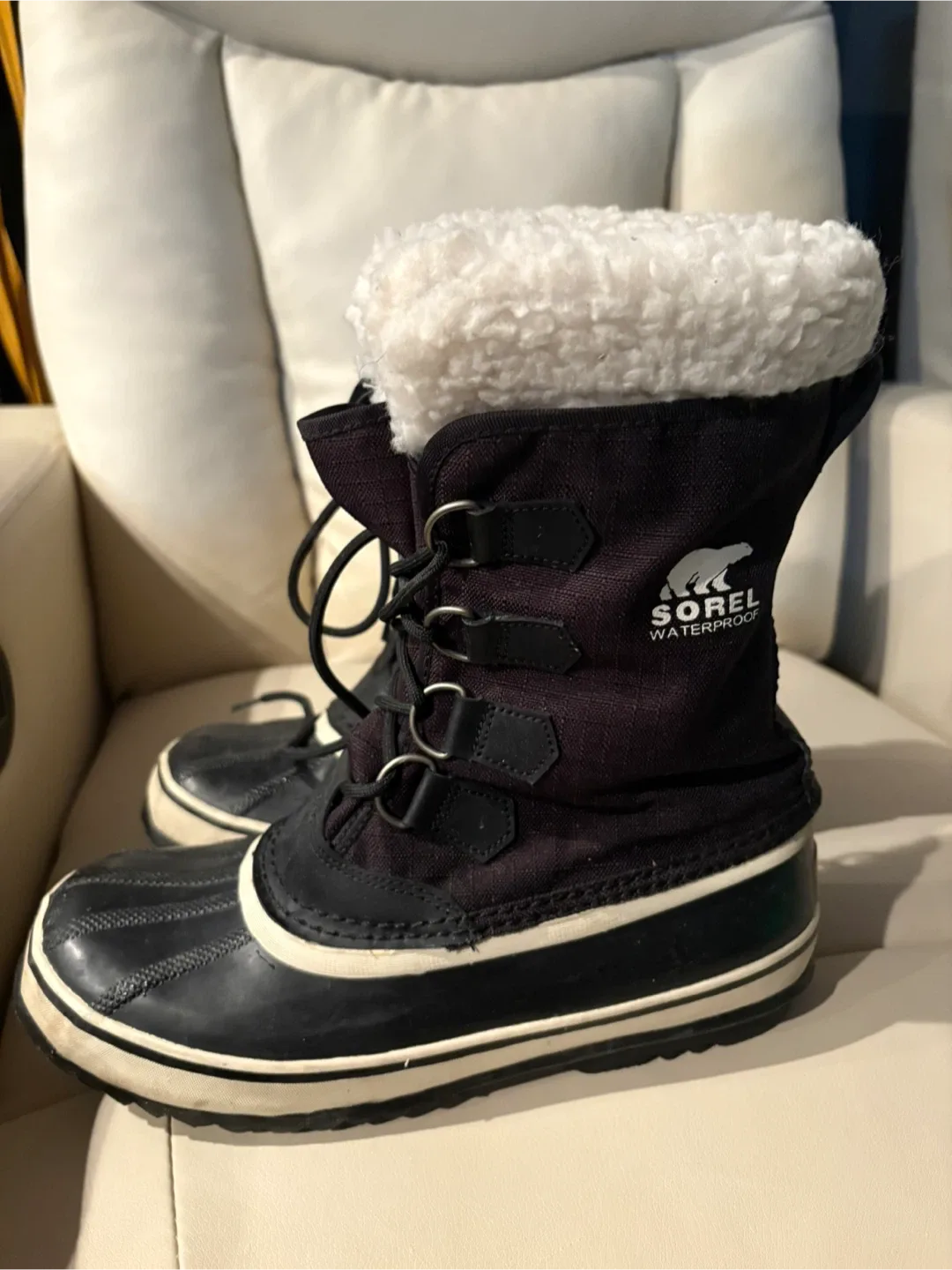 Sorel Waterproof Winter Boots size 9 image indicator(2)