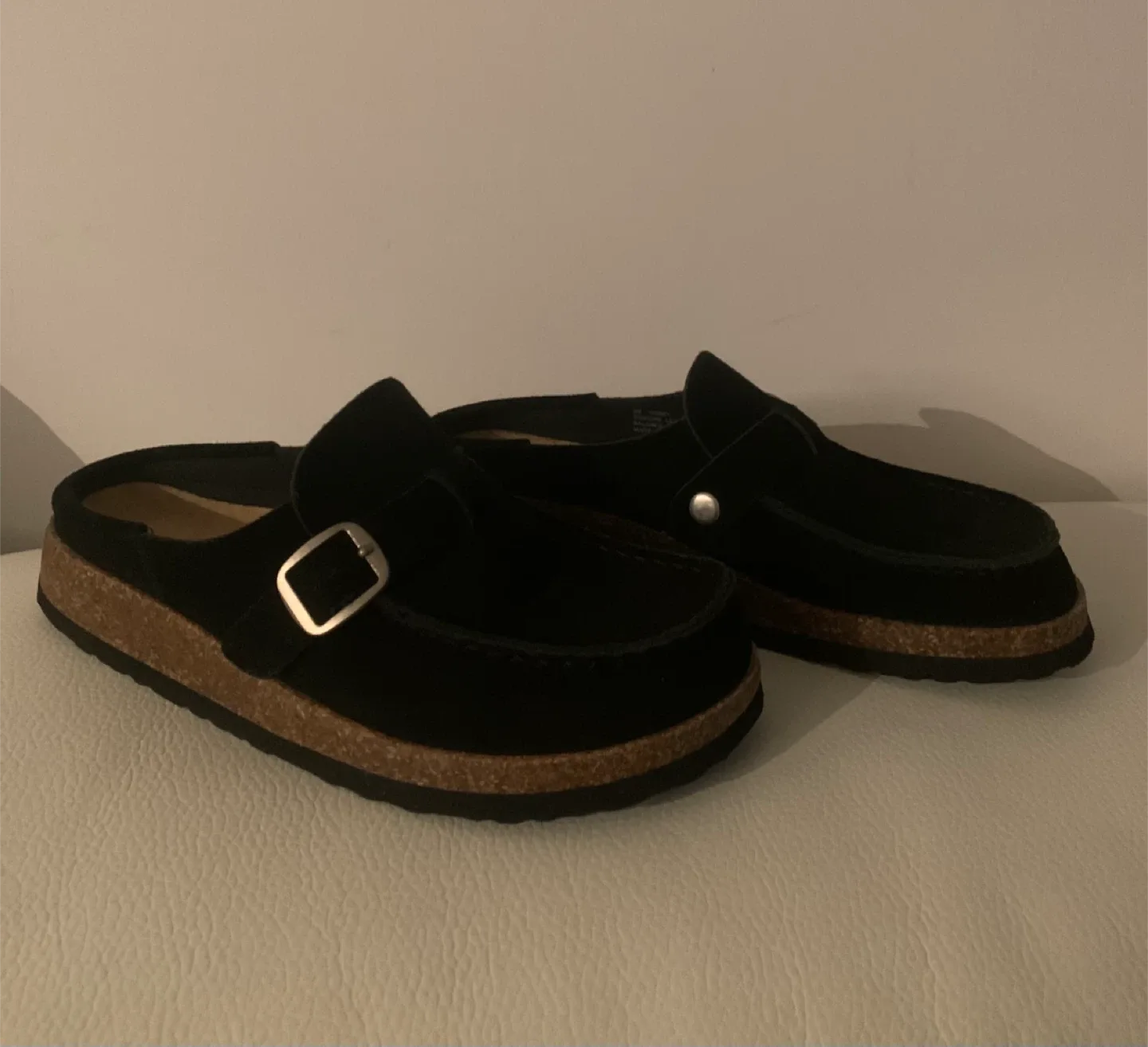 🔥 BRAND NEW! Leather Suede Clogs size 9 image indicator(8)