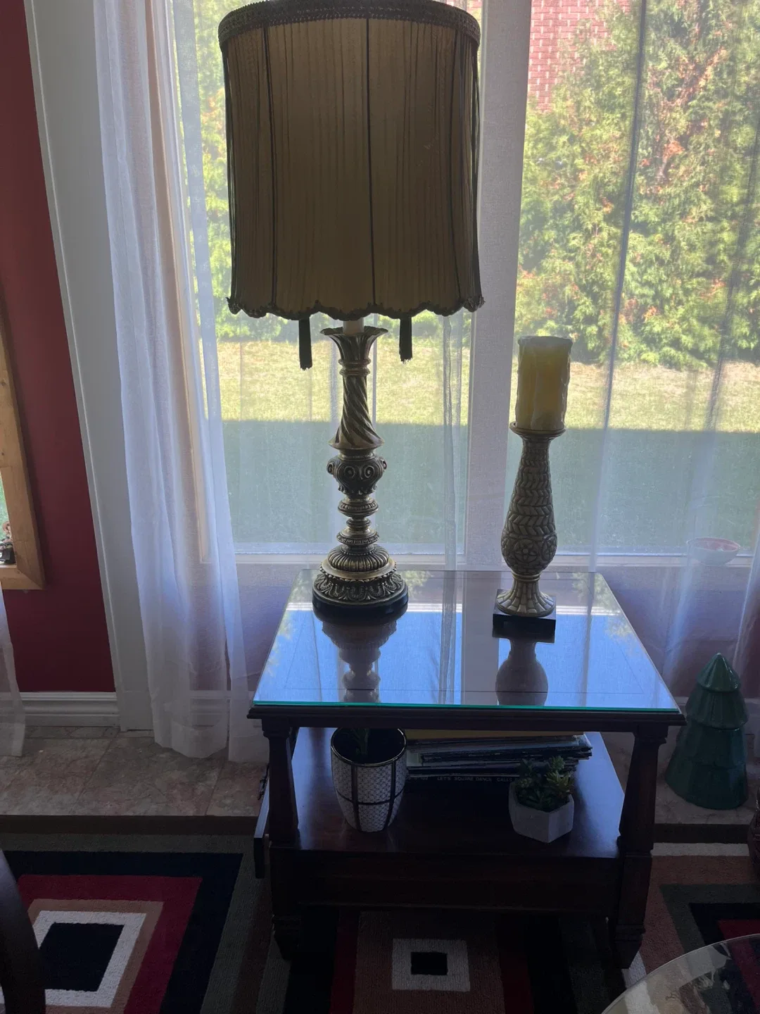 Side table with glass top image indicator(4)