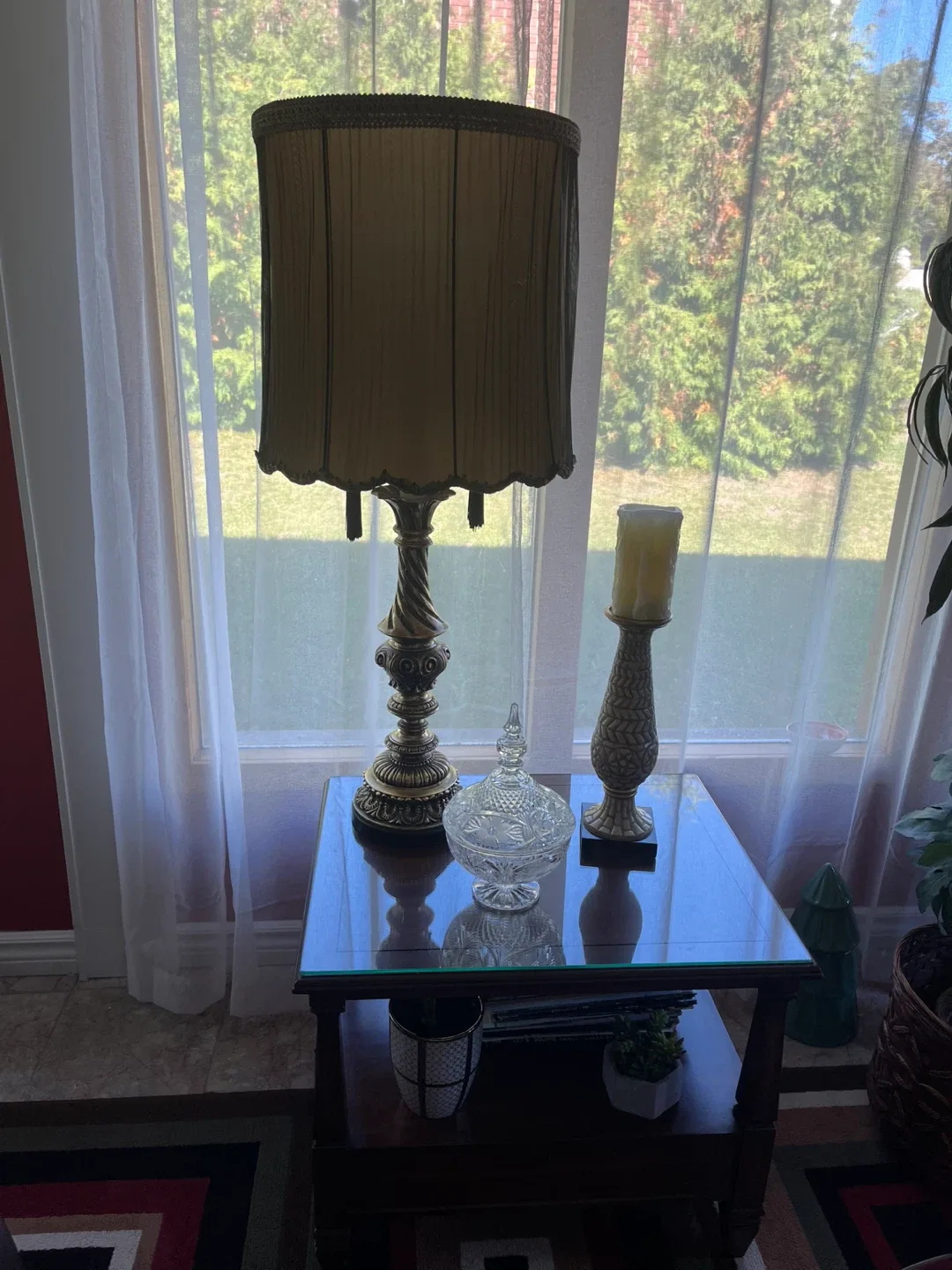 Side table with glass top image indicator(6)