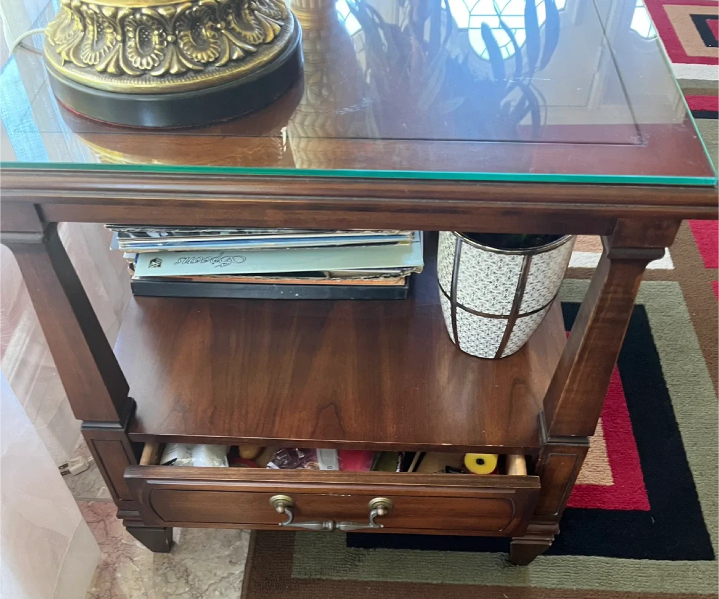 Side table with glass top image indicator(2)