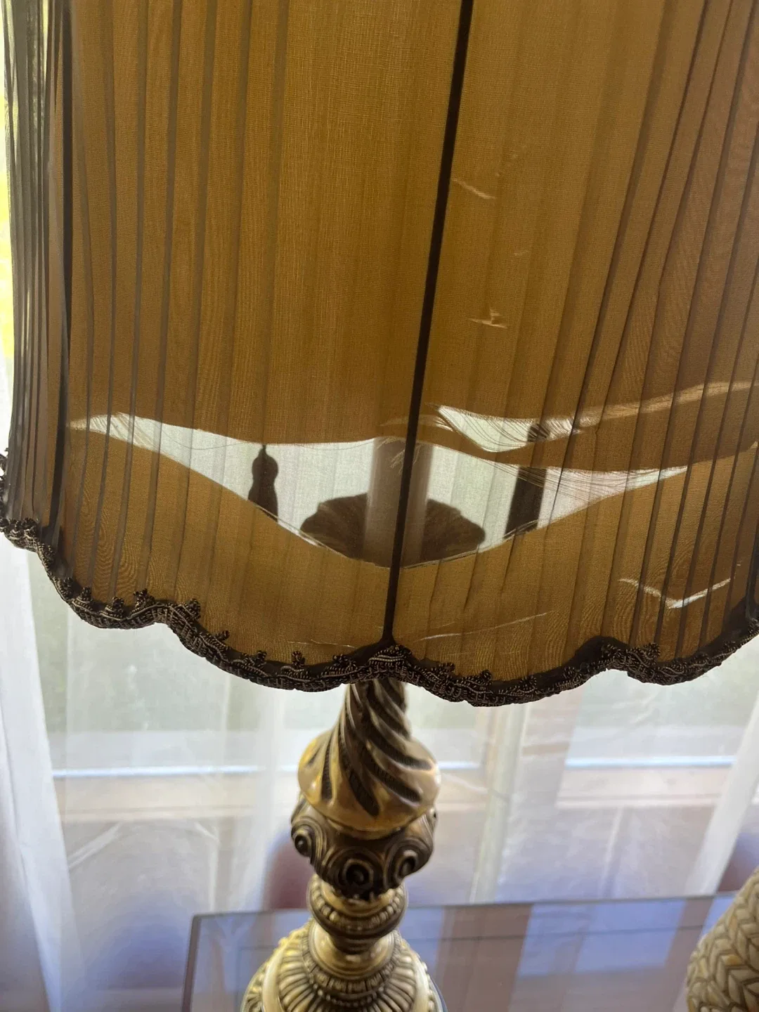 Side table with glass top image indicator(9)