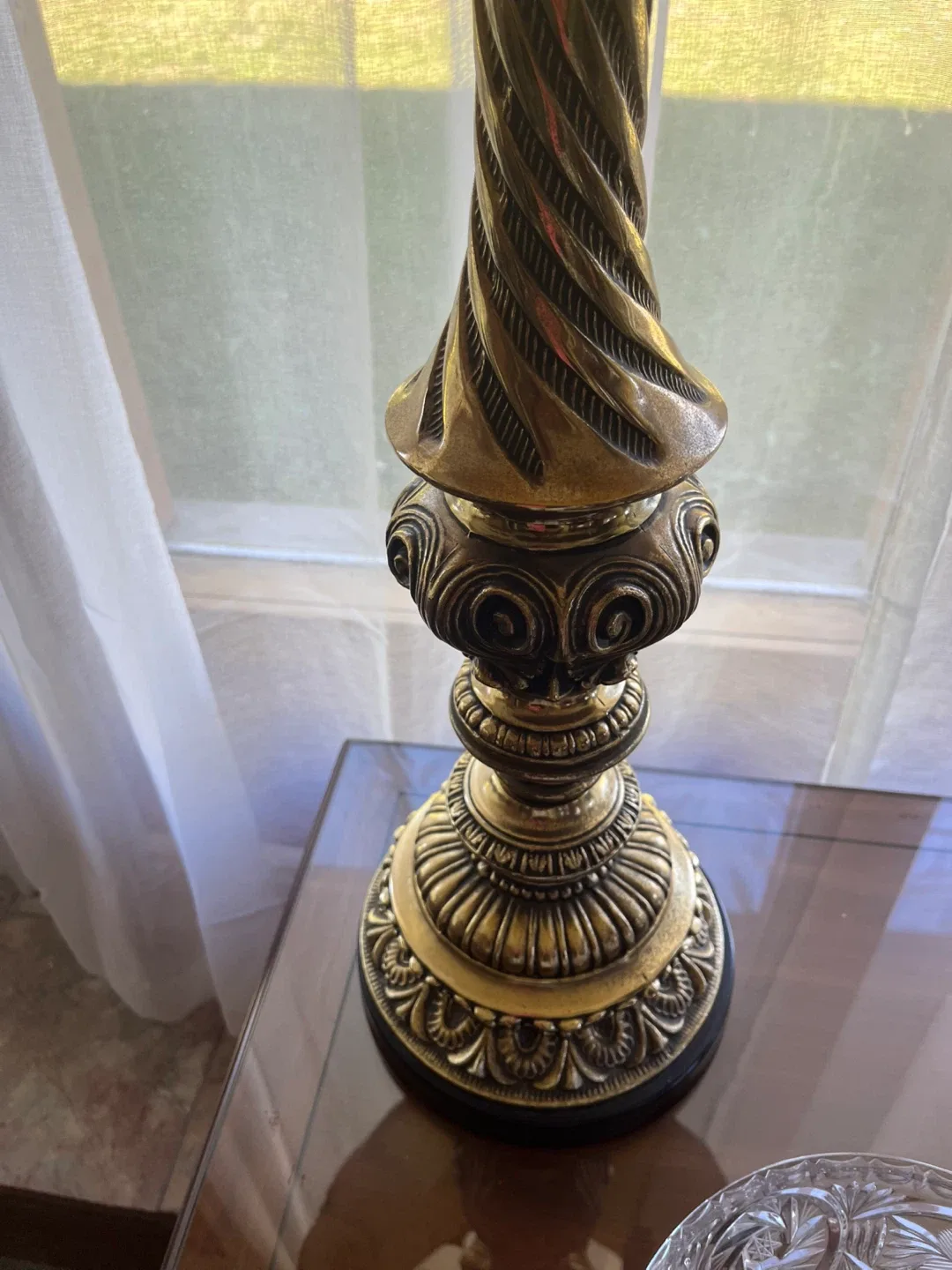 Side table with glass top image indicator(10)