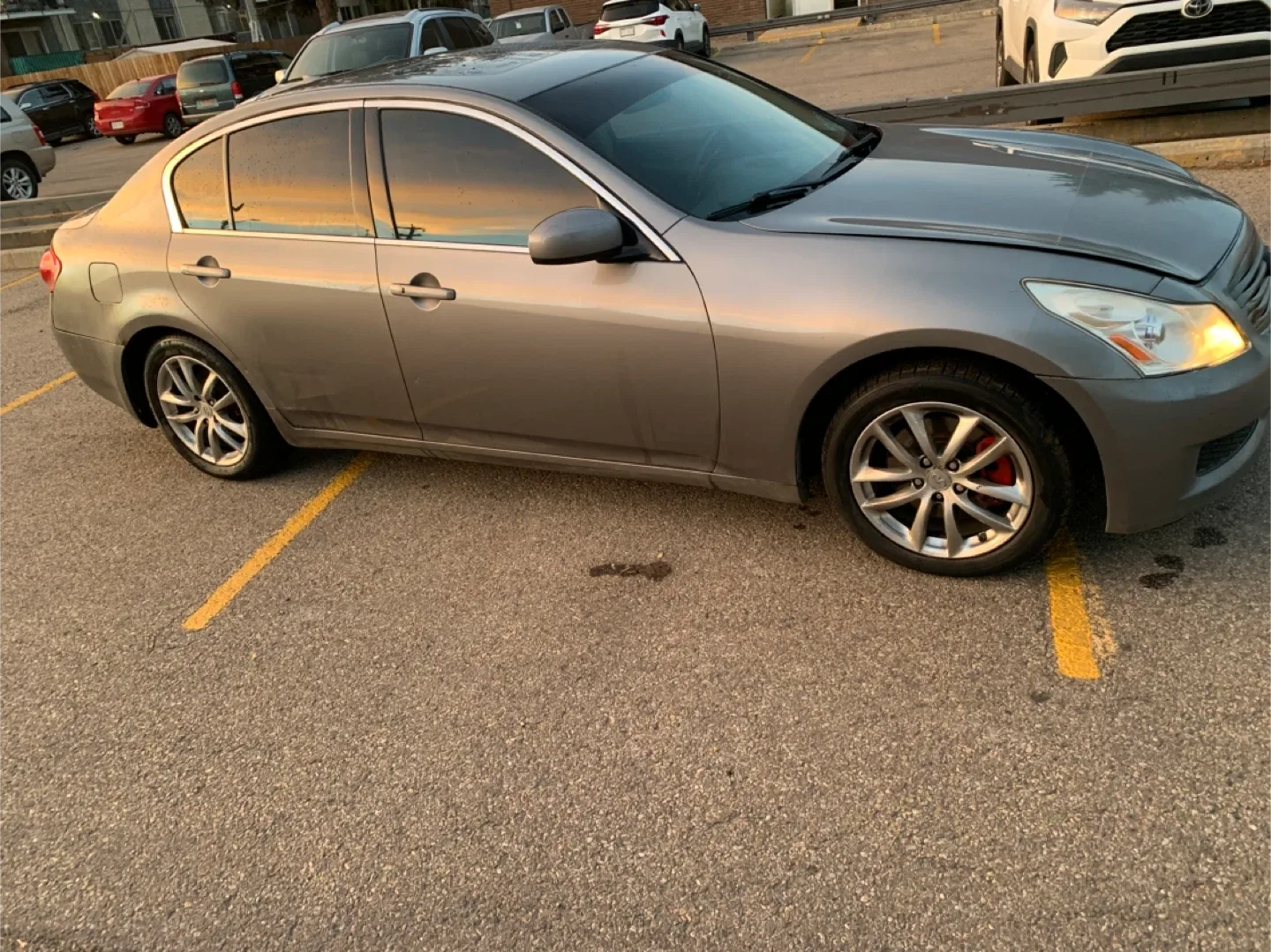 Infiniti G35x Sedan with Tools image indicator(2)