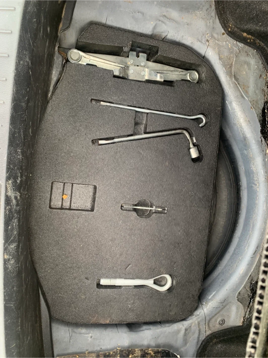 Infiniti G35x Sedan with Tools image indicator(5)