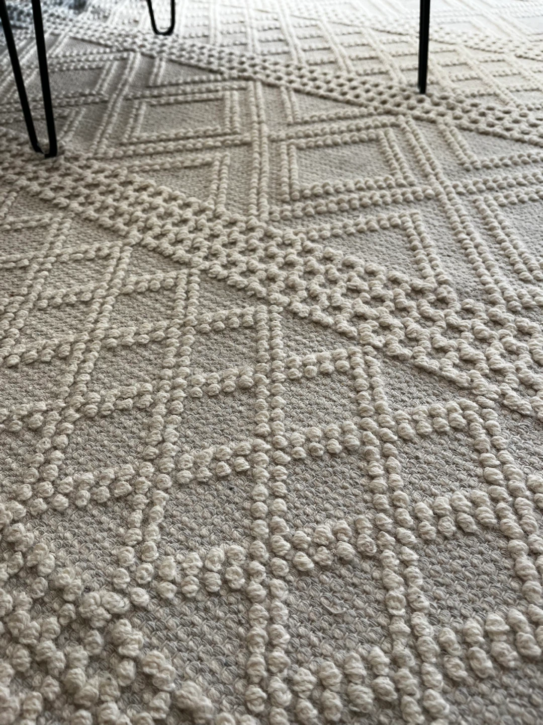 Neutral Area Rug with Geometric Pattern - photo 2