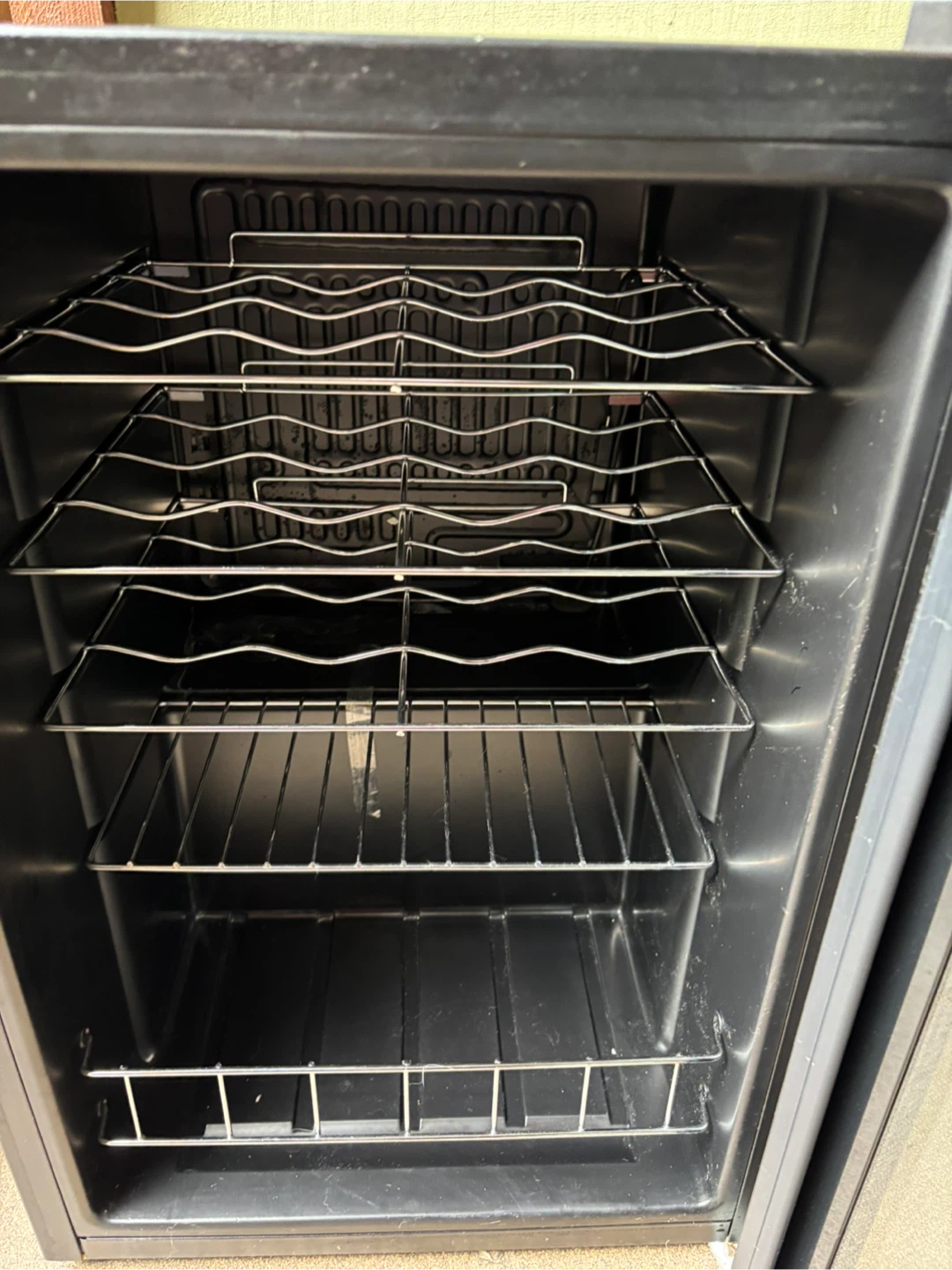 Igloo Wine Cooler - Model FRW197 - photo 3