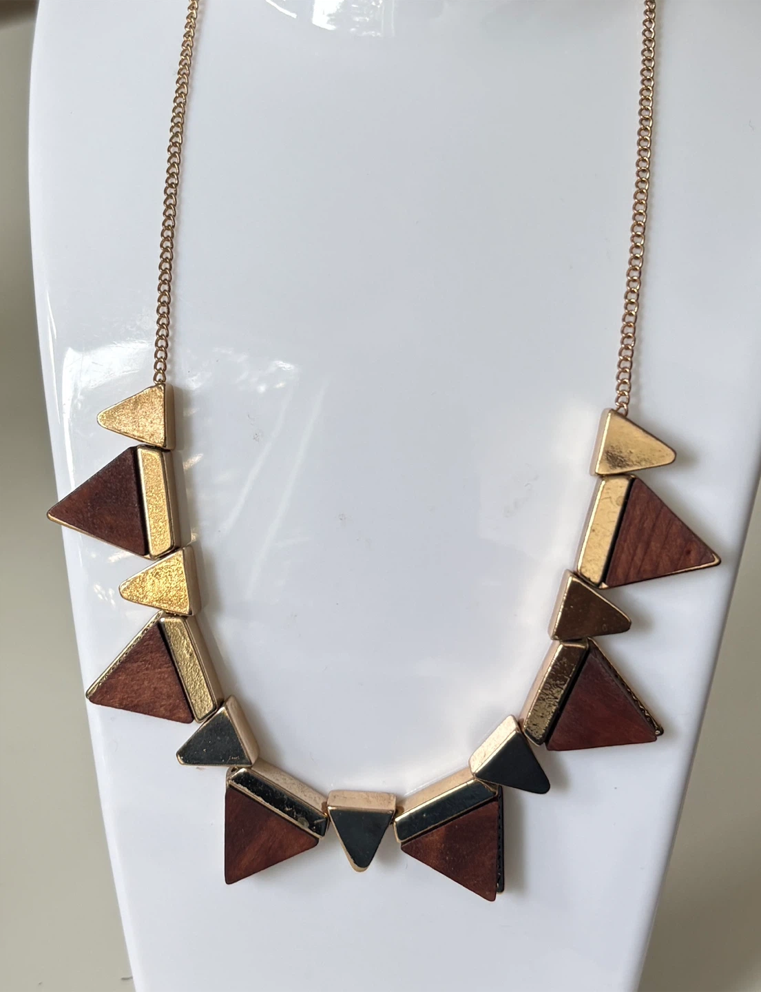 Beautiful Geometric Wood & Gold Necklace! - photo 3