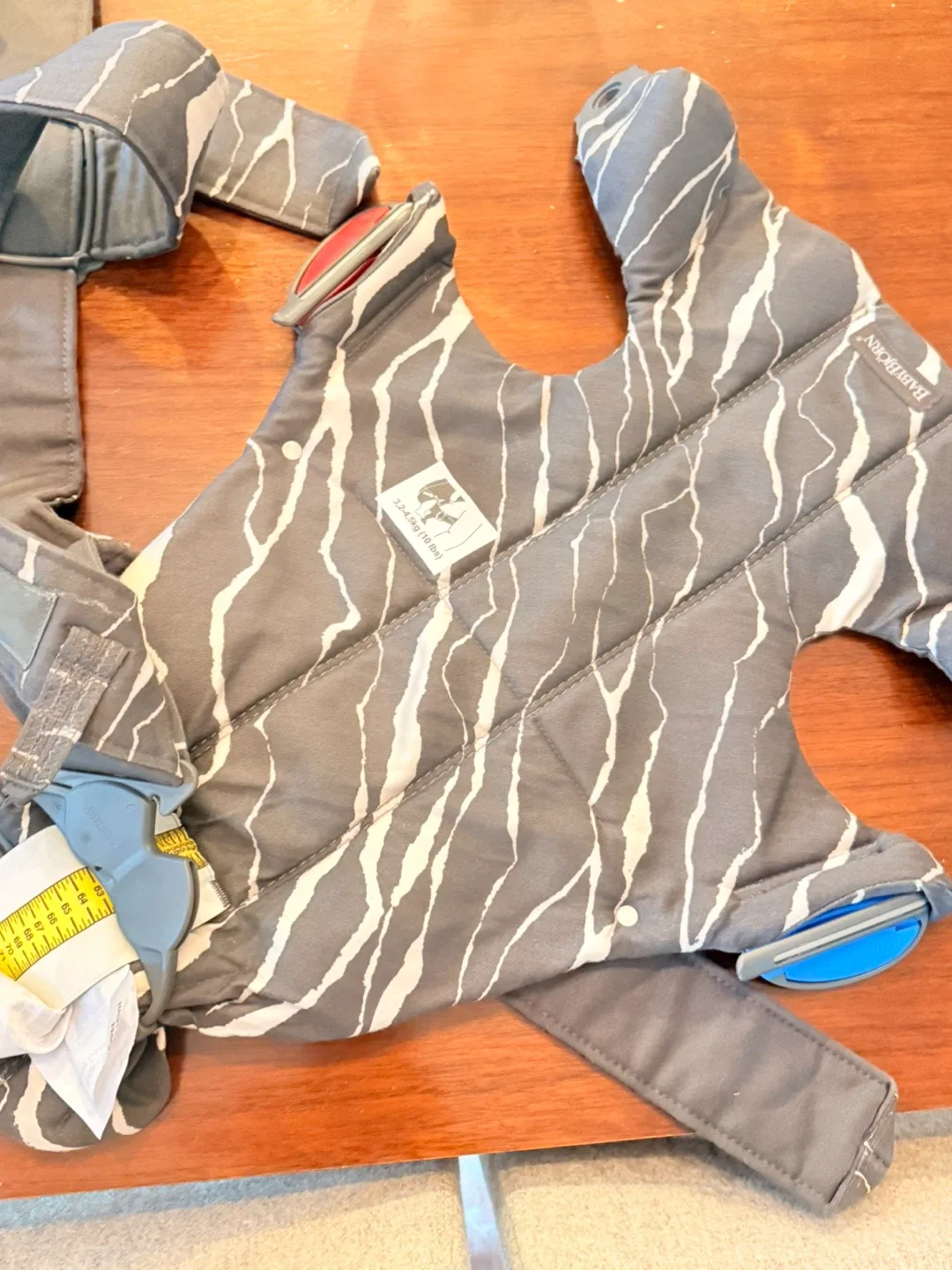 BabyBjörn Baby Carrier - Grey/White image indicator(2)