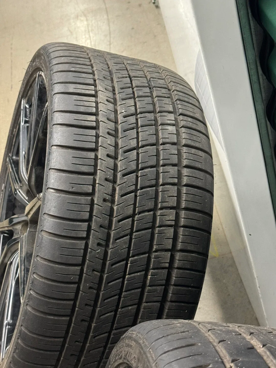 275/30ZR20 97W XL Rims image indicator(3)