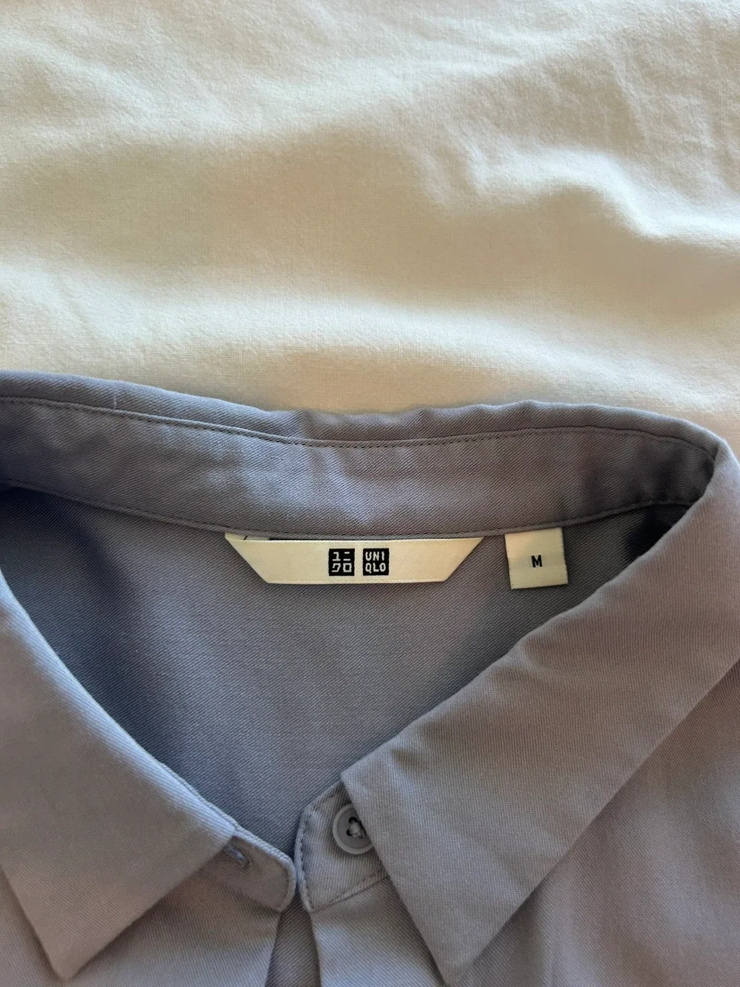Uniqlo Button-Down Shirt - Size M image indicator(2)