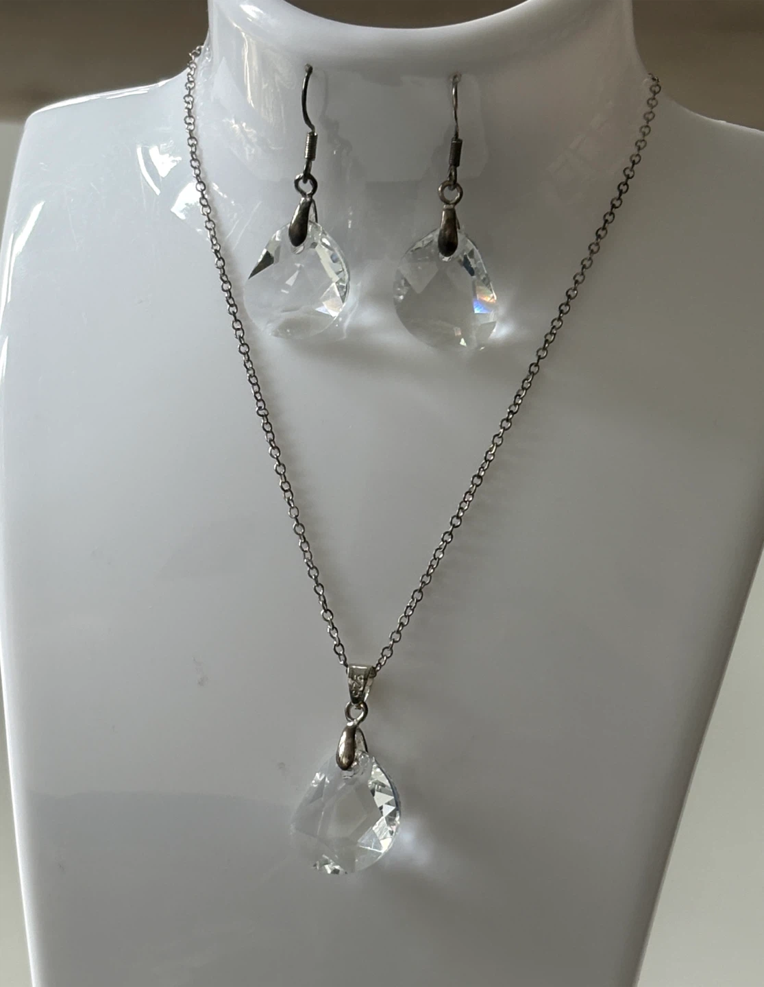 Stunning Crystal Necklace and Earring Set!